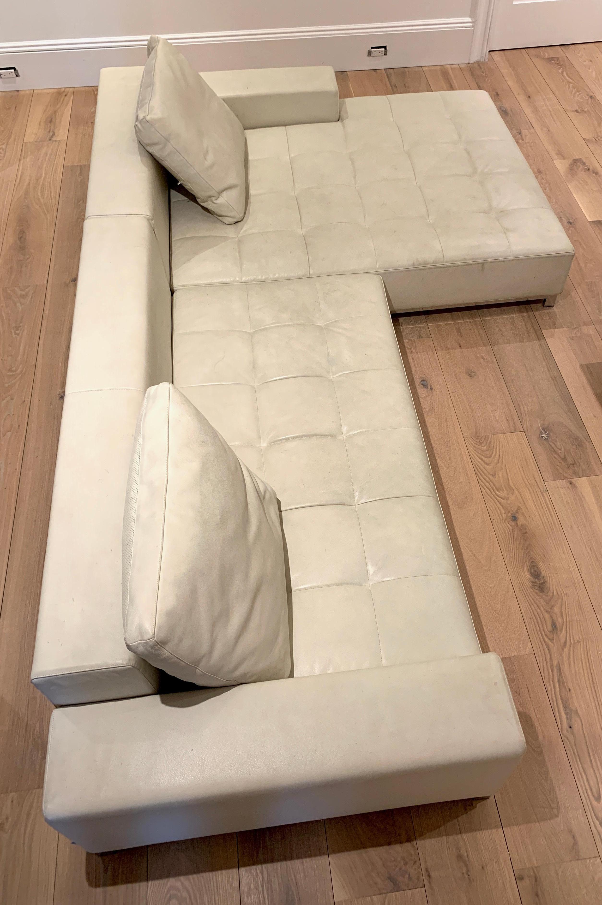 Zanotta Alfa Sofa Sectional in White-Leather  In Good Condition For Sale In Santa Monica, CA