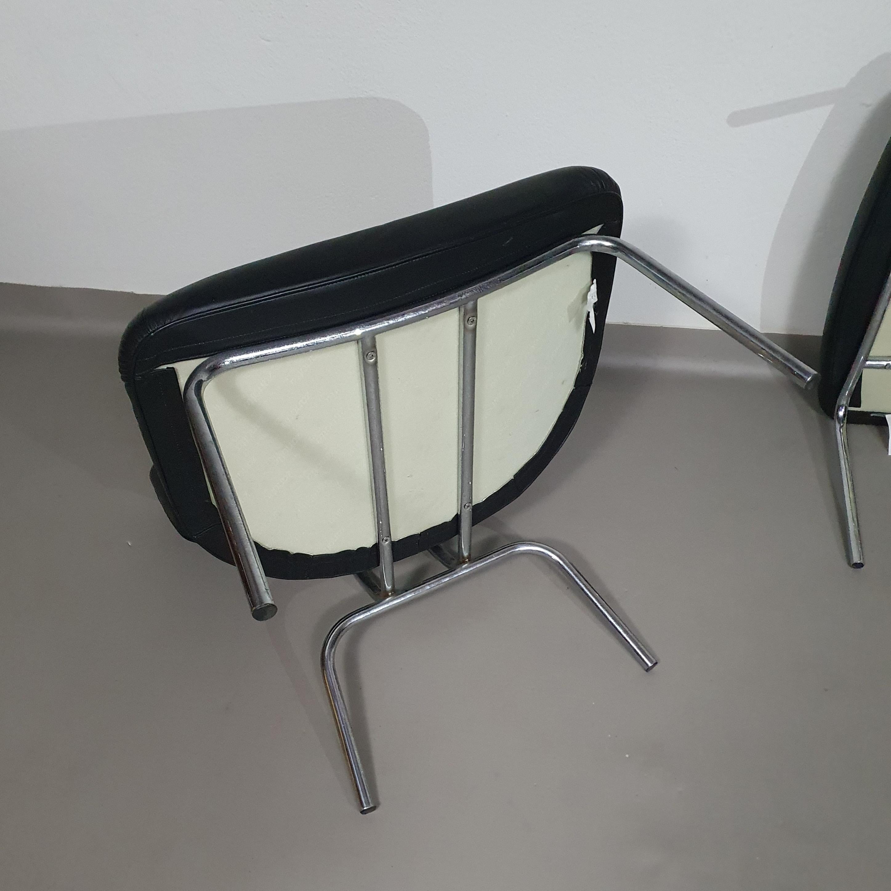 Zanotta Clea lounge chair / pouf in black leather / 1997 by Kristiina Lassus For Sale 7