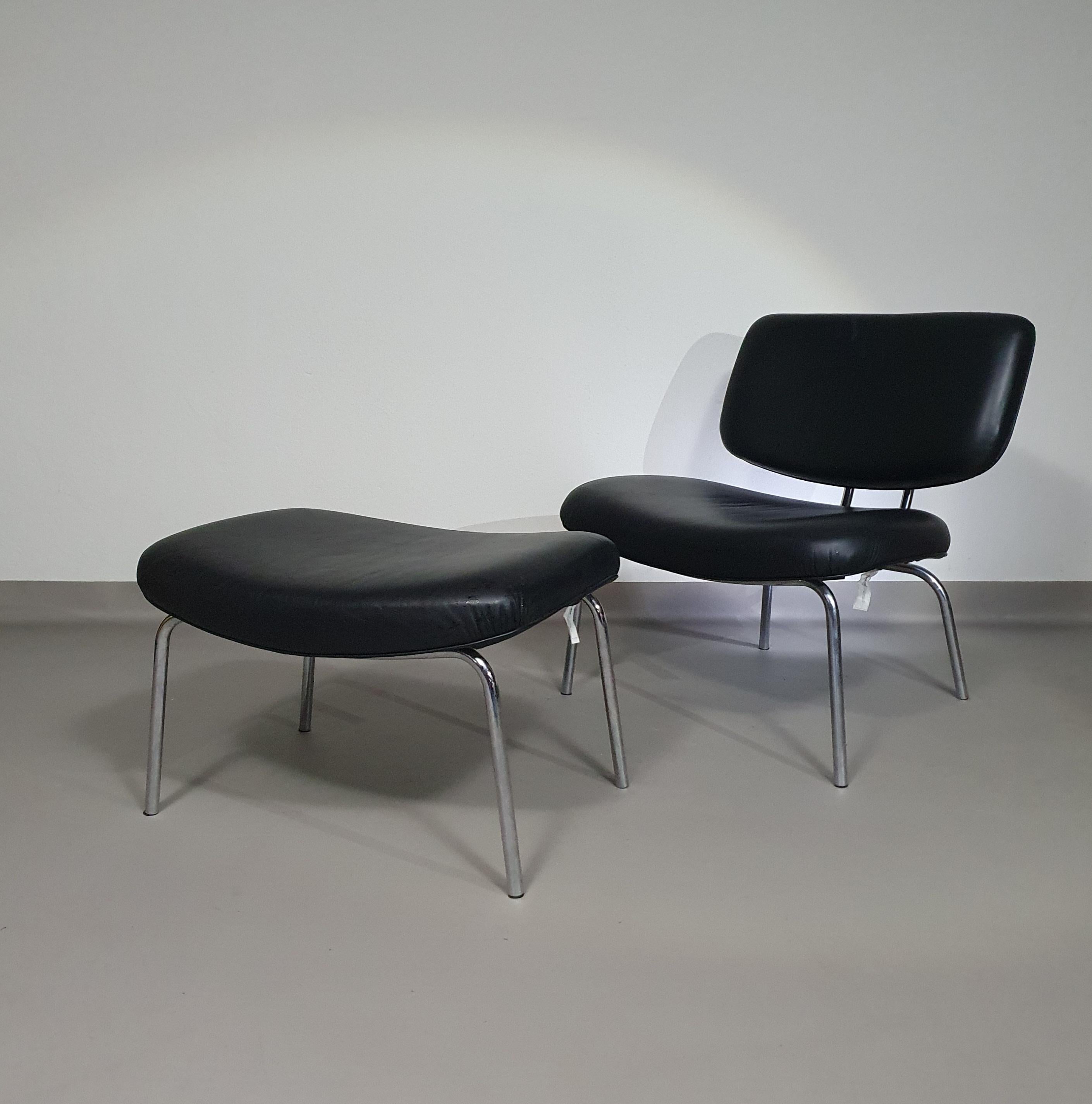 Other Zanotta Clea lounge chair / pouf in black leather / 1997 by Kristiina Lassus For Sale