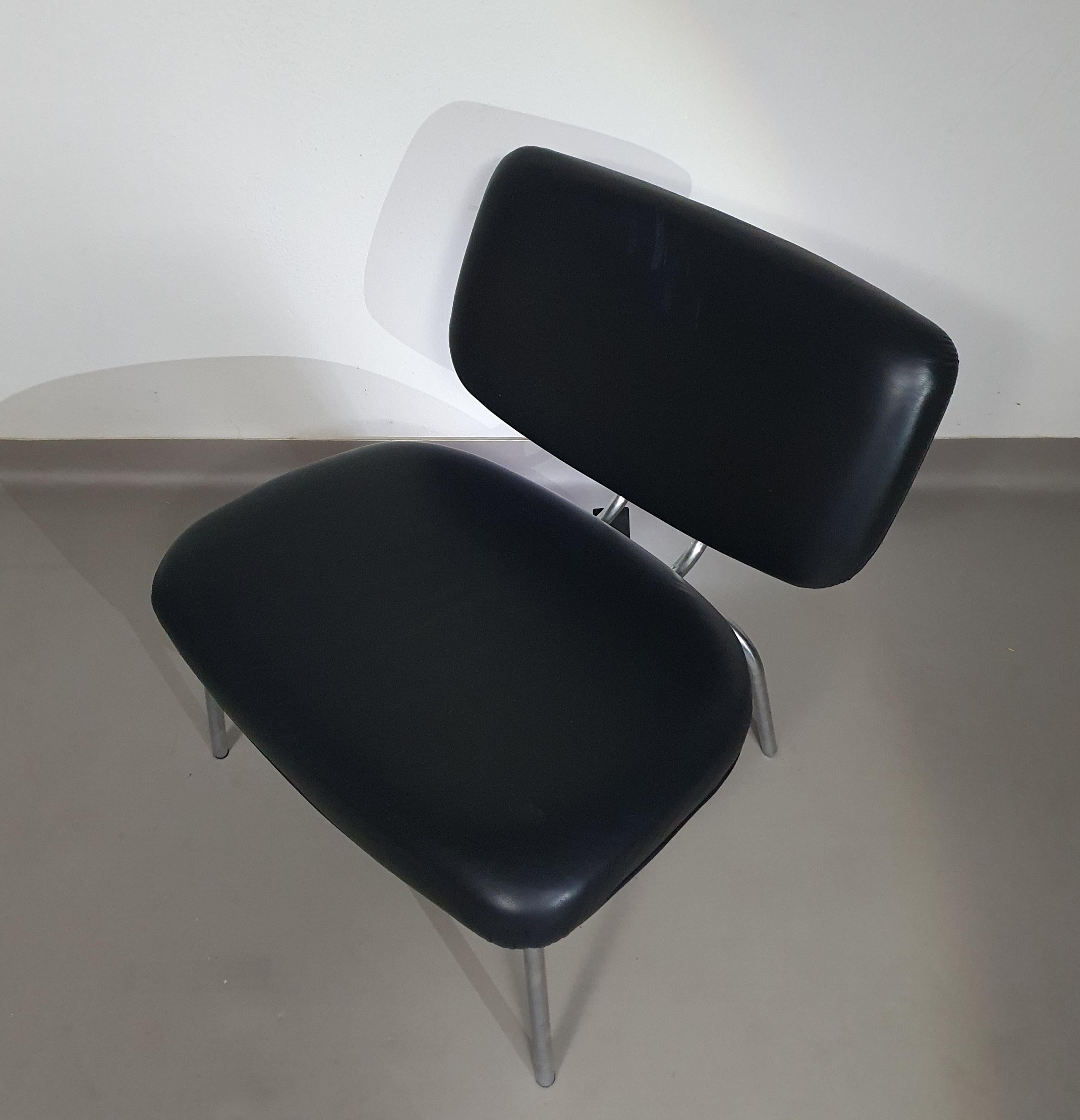 Leather Zanotta Clea lounge chair / pouf in black leather / 1997 by Kristiina Lassus For Sale