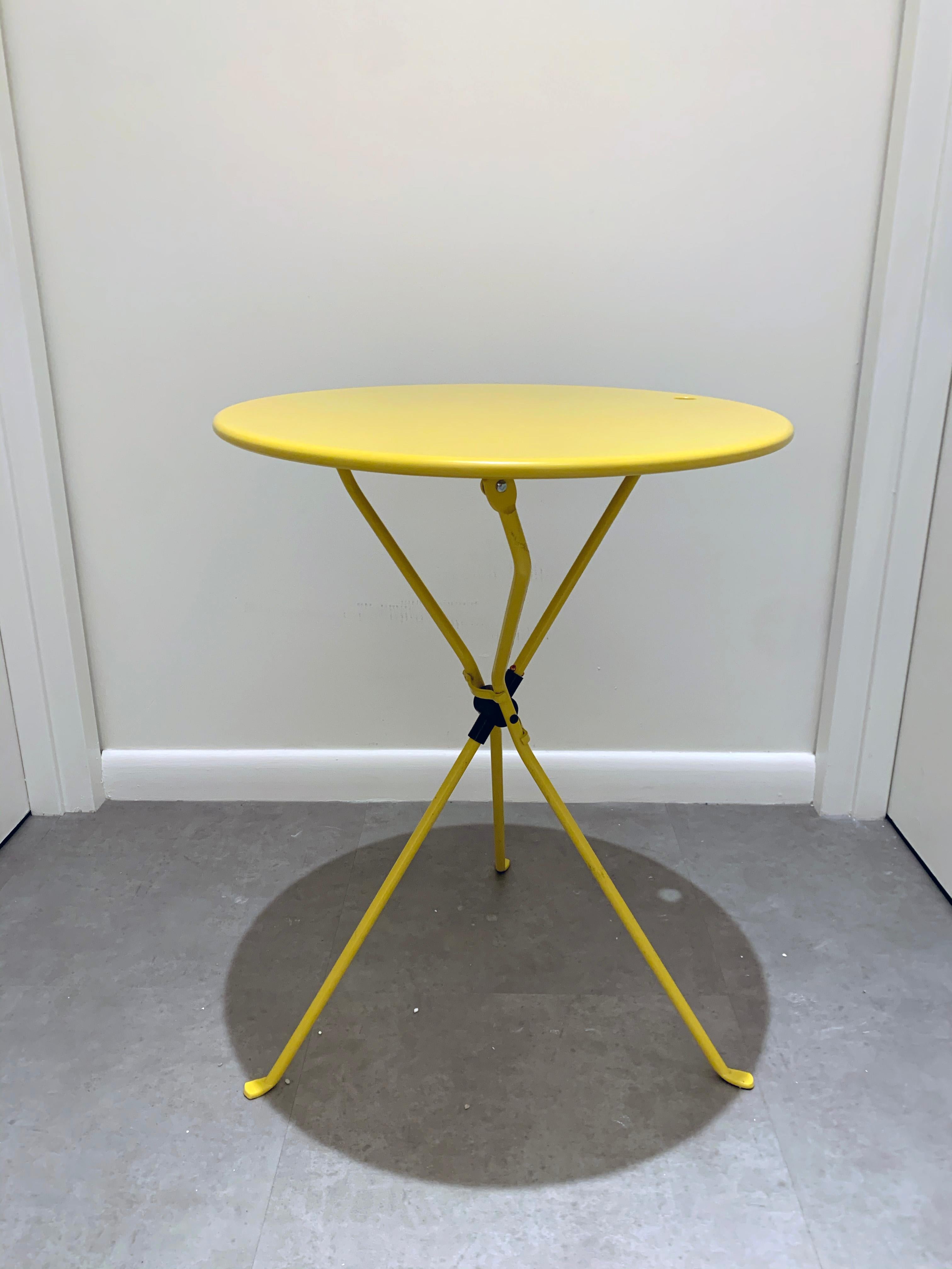 Steel Zanotta Cumano Yellow Folding table designed by Achille Castiglioni