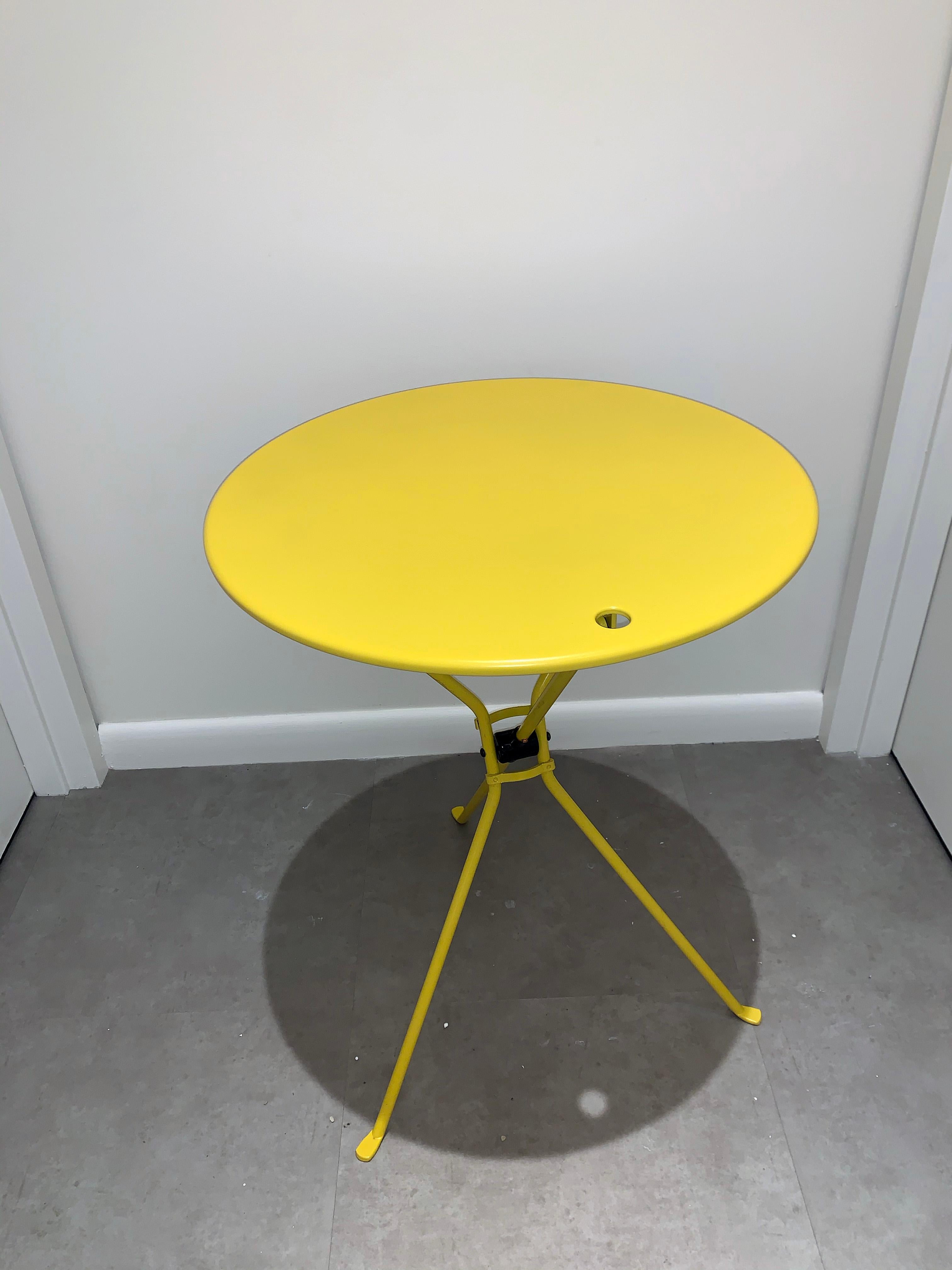 Zanotta Cumano Yellow Folding table designed by Achille Castiglioni 2
