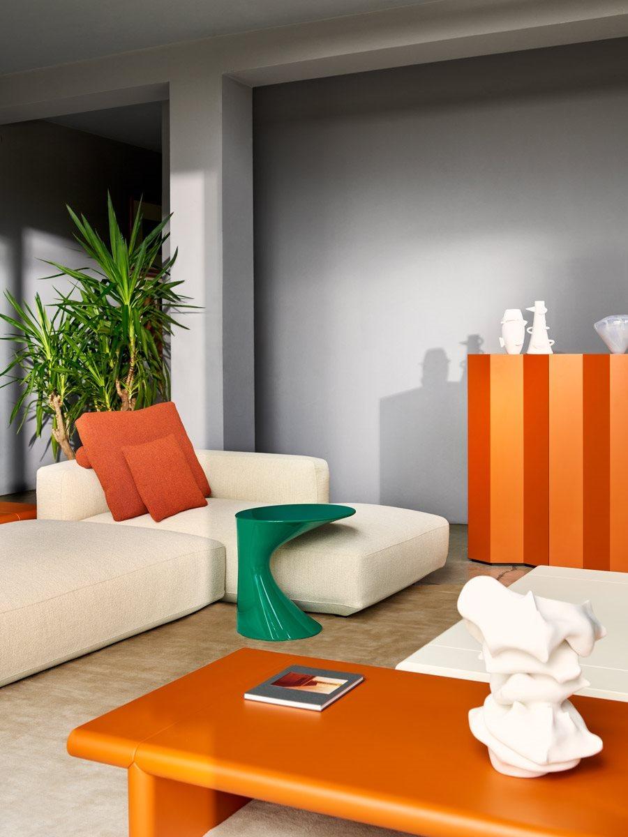 Small table. Polypropylene frame and glossy lacquer finish in the colours talc, wax, hemp, caramel, orange, amaranth, grass green, espresso or black.

Organic quality
Tod is entirely made of glossy lacquered polypropylene, with rotational molding