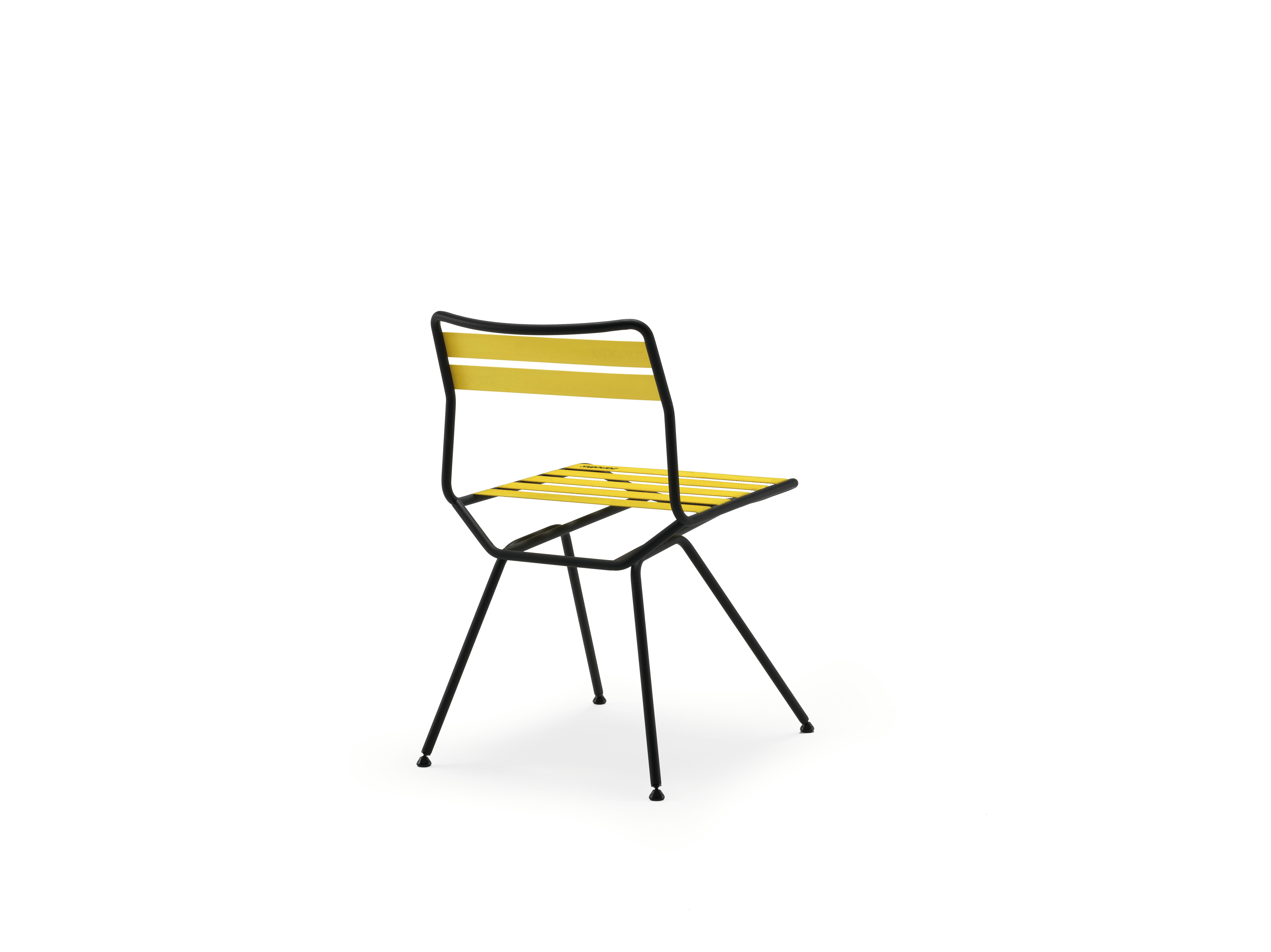 italien Chaise Zanotta Dan avec assise et dossier en élastique jaune et cadre en acier noir mat en vente