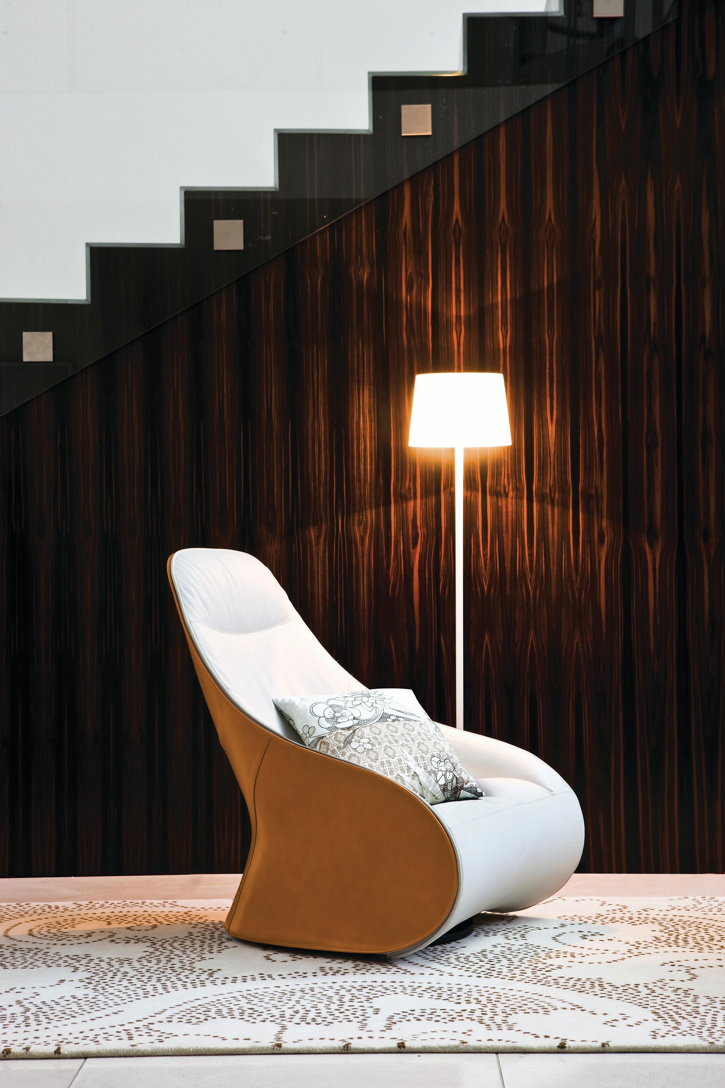 Zanotta Derby Armchair with Pouf in White Upholstery by Noé Duchaufour Lawrance

Swivel steel base, or fixed with feet. Stiff polyurethane external body covered with cowhide 95. Cannot be covered with cowhide 95 in the shade white 0704. Internal