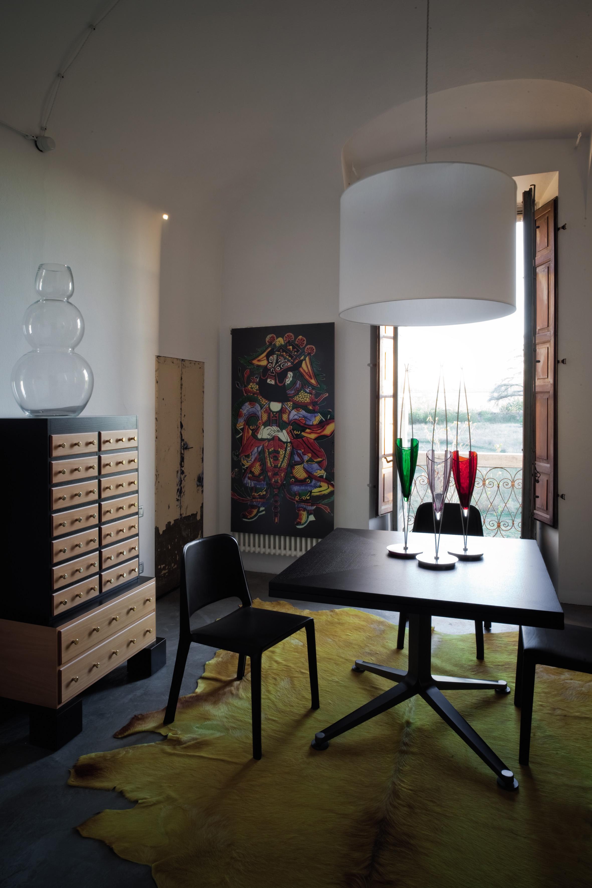 Signed original. Upper frame, lower drawer top and feet veneered in open pore dark brown painted ash. Lower frame and drawers in polished pear-wood. Handles in brass. Designed by Ettore Sottsass in 1989.

Born in Innsbruck in 1917, Ettore Sottsass