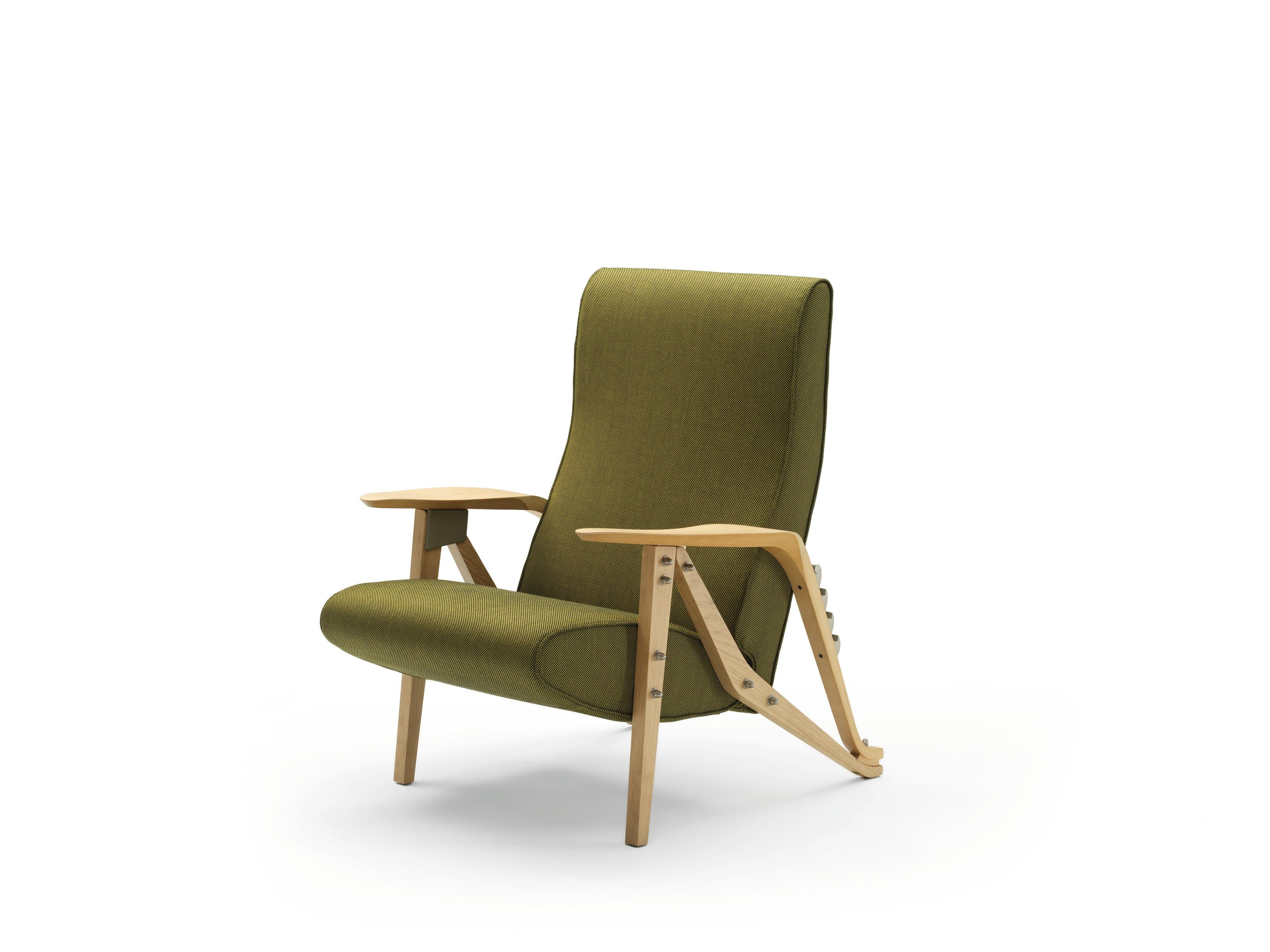 Zanotta Gilda CM Armchair in Green Upholstery with Natural Varnished Oak Frame by Carlo Mollino

Frame in natural or black varnished oak, or in natural Canaletto walnut; wax-finished varnish. Black-nickel satin finished brass metal components.