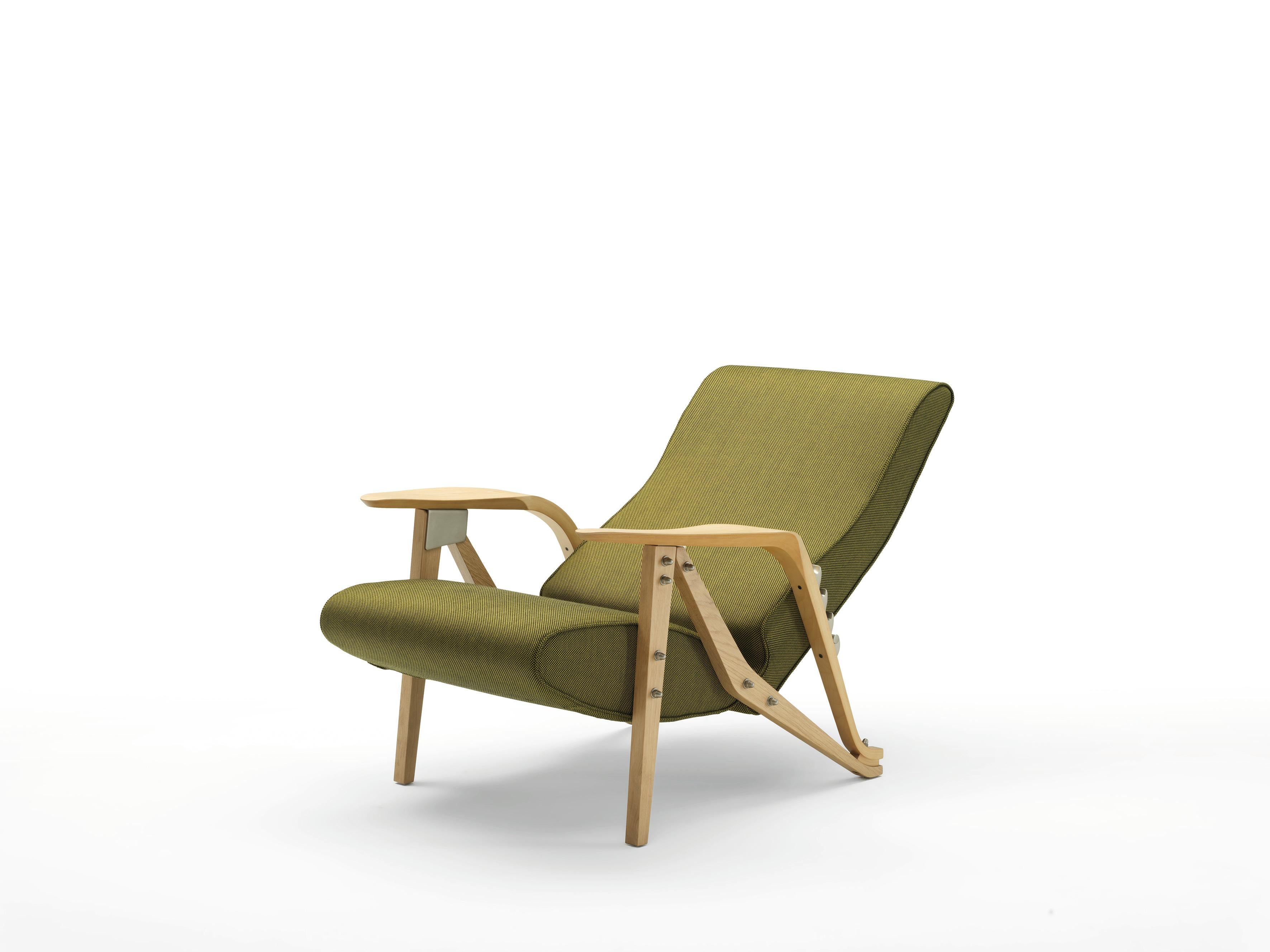 Zanotta Gilda CM Armchair in Green Upholstery with Natural Varnished Oak Frame In New Condition For Sale In Brooklyn, NY