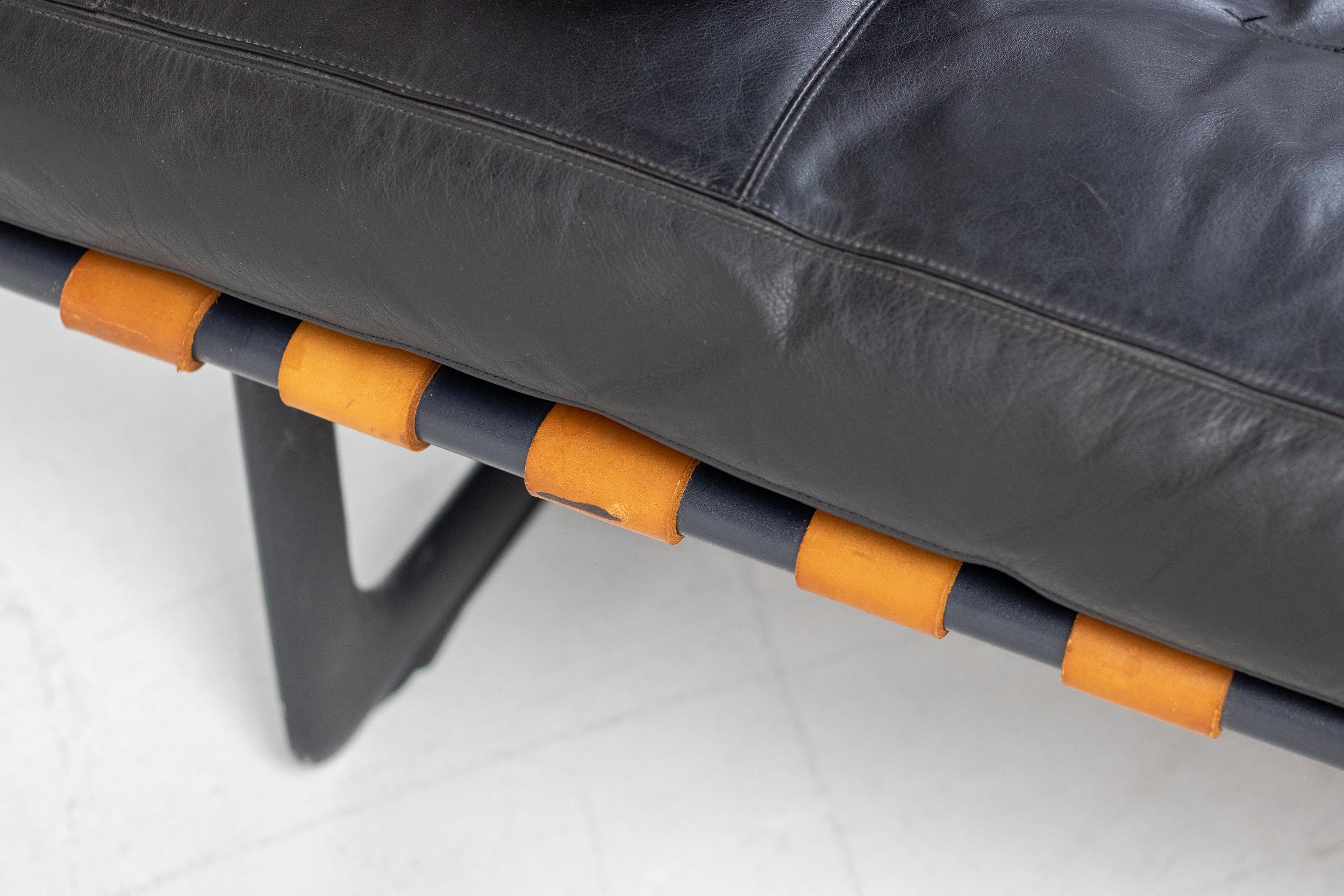 Letto da giorno in pelle nera Zanotta 