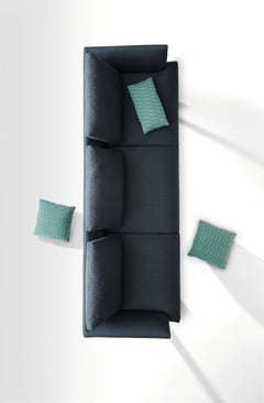 Sofá Zanotta Hiro de tela cuadrifoglio y estructura de aluminio por Damian Williamson