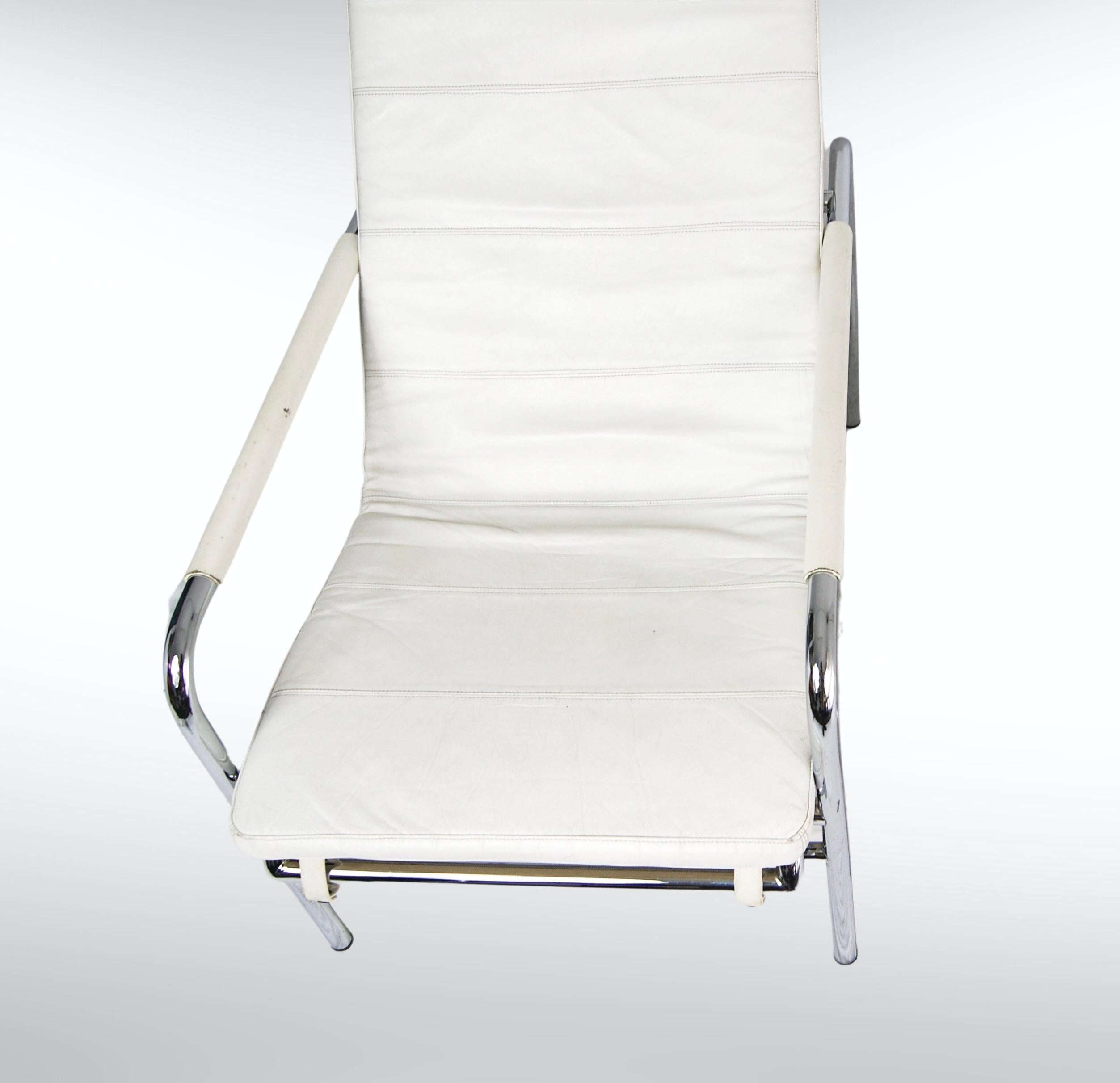 Acier inoxydable Zanotta Italy Chaise longue inclinable en cuir et pouf ottoman en vente