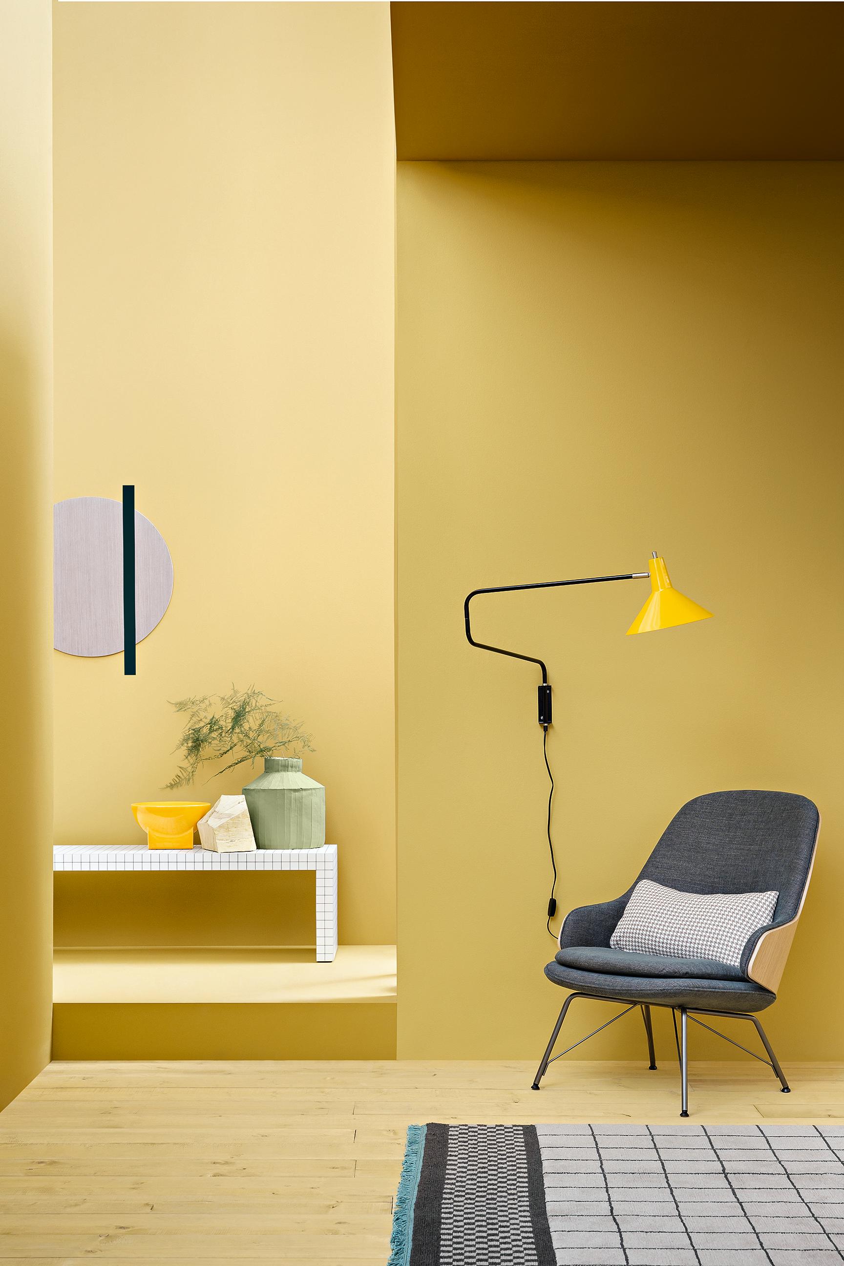 Sillón Zanotta Judy de tapicería negra y estructura de acero pintado de negro Italiano en venta