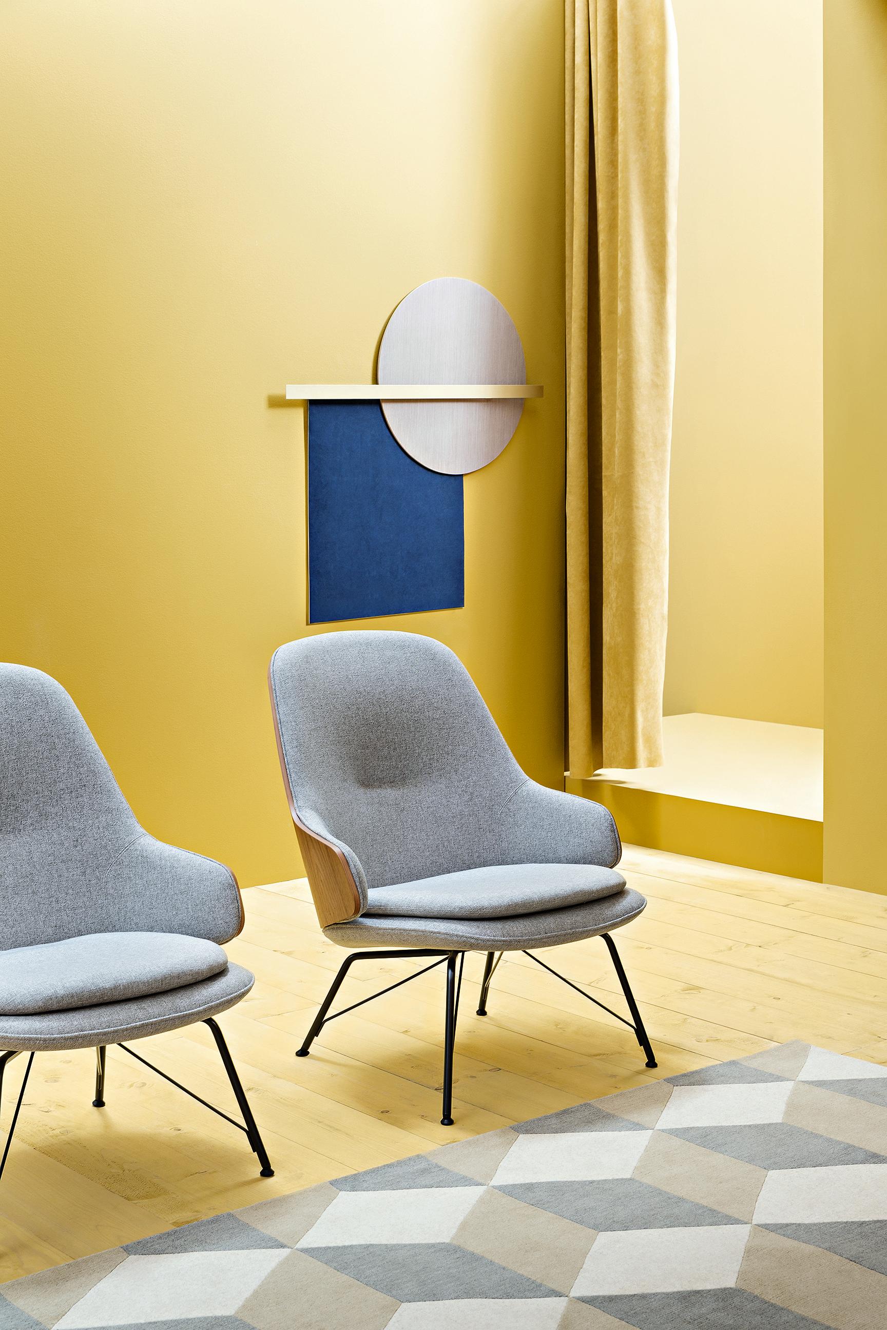 Sillón Zanotta Judy de tapicería negra y estructura de acero pintado de negro en venta 1