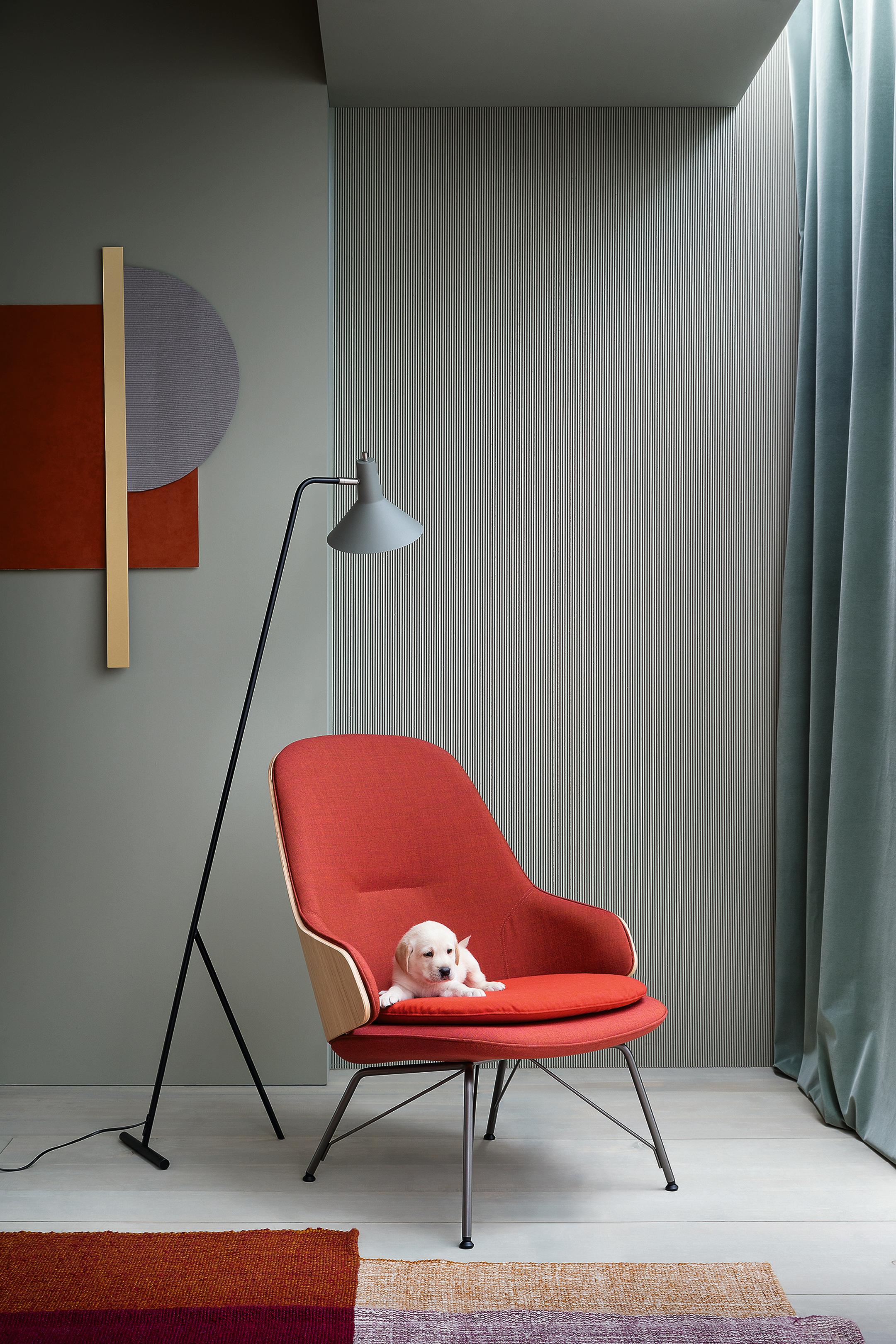 Italian Zanotta Judy Armchair in Red Upholstery with Black Painted Steel Frame For Sale