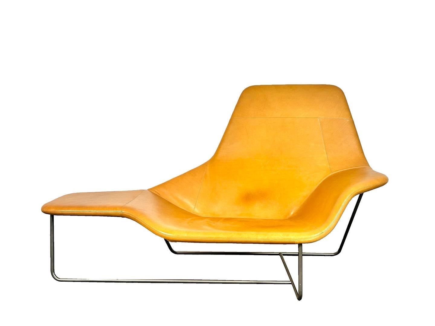 Zanotta Lama lounge chair, in beautiful natural leather upholstery.

Designed by Ludovica & Roberto Palomba in 2006, manufactured by Zanotta, Italy ca. 2007.

Varnished steel frame, leather, self-exstinguishing polyurethane foam