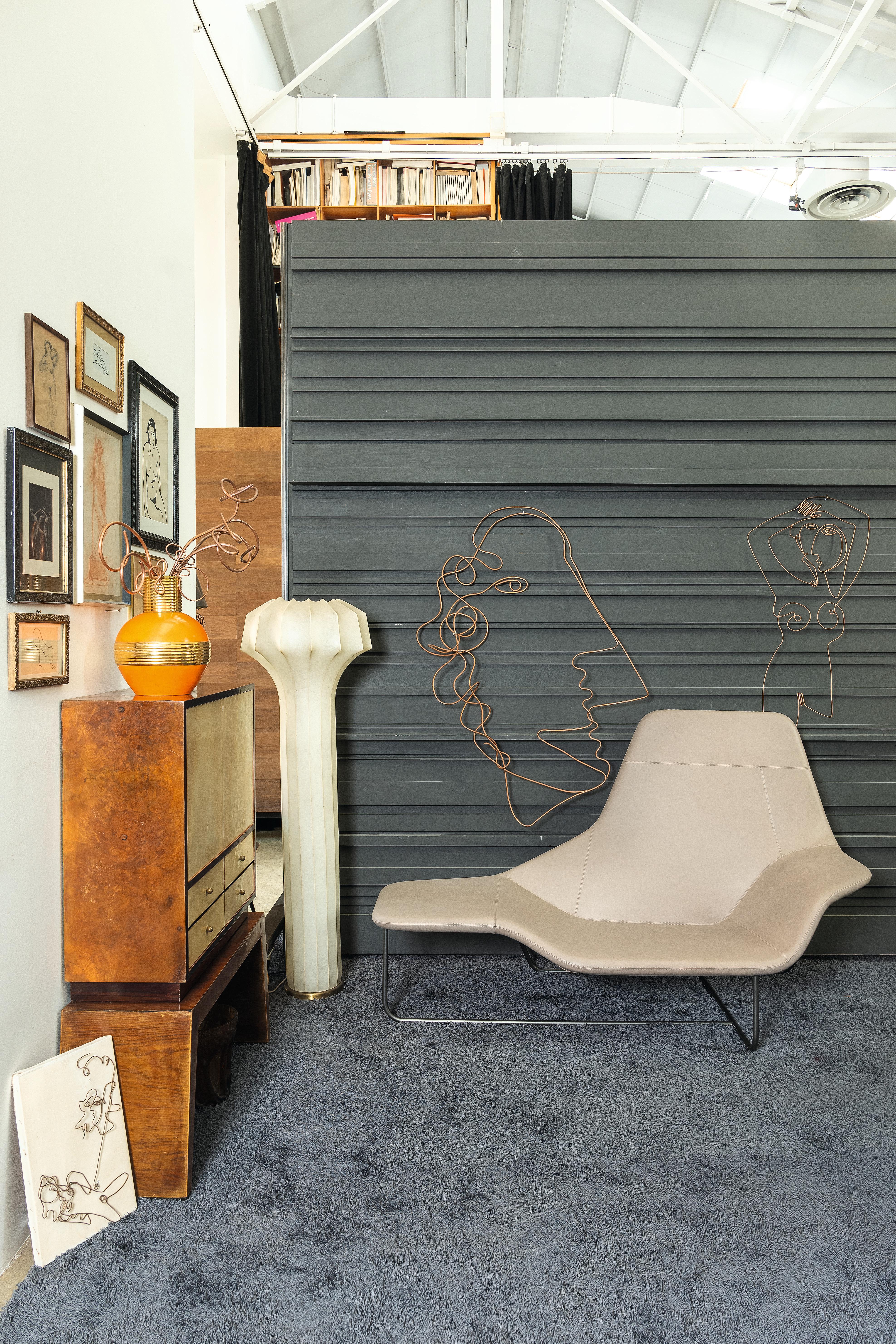 Varnished Zanotta Lama Lounge Chair in Black Leather with Graphite Steel Frame For Sale