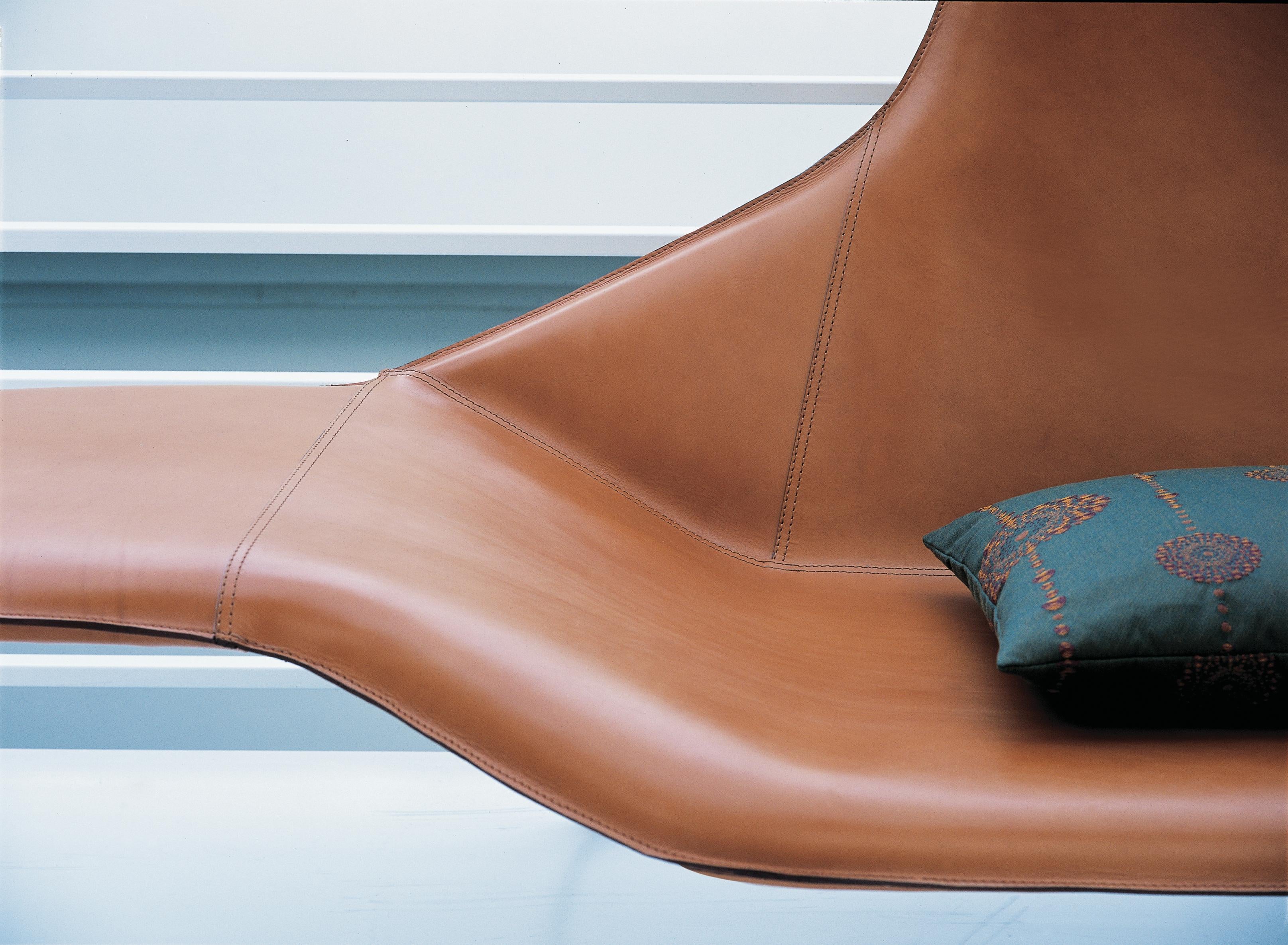 Chaise longue Zanotta Lama en cuir brun avec cadre en acier graphite par Ludovica+Roberto Palomba

Structure en acier verni, couleur graphite. Rembourrage en mousse polyuréthane auto-extinguible avec suspension par bandes élastiques. Housse