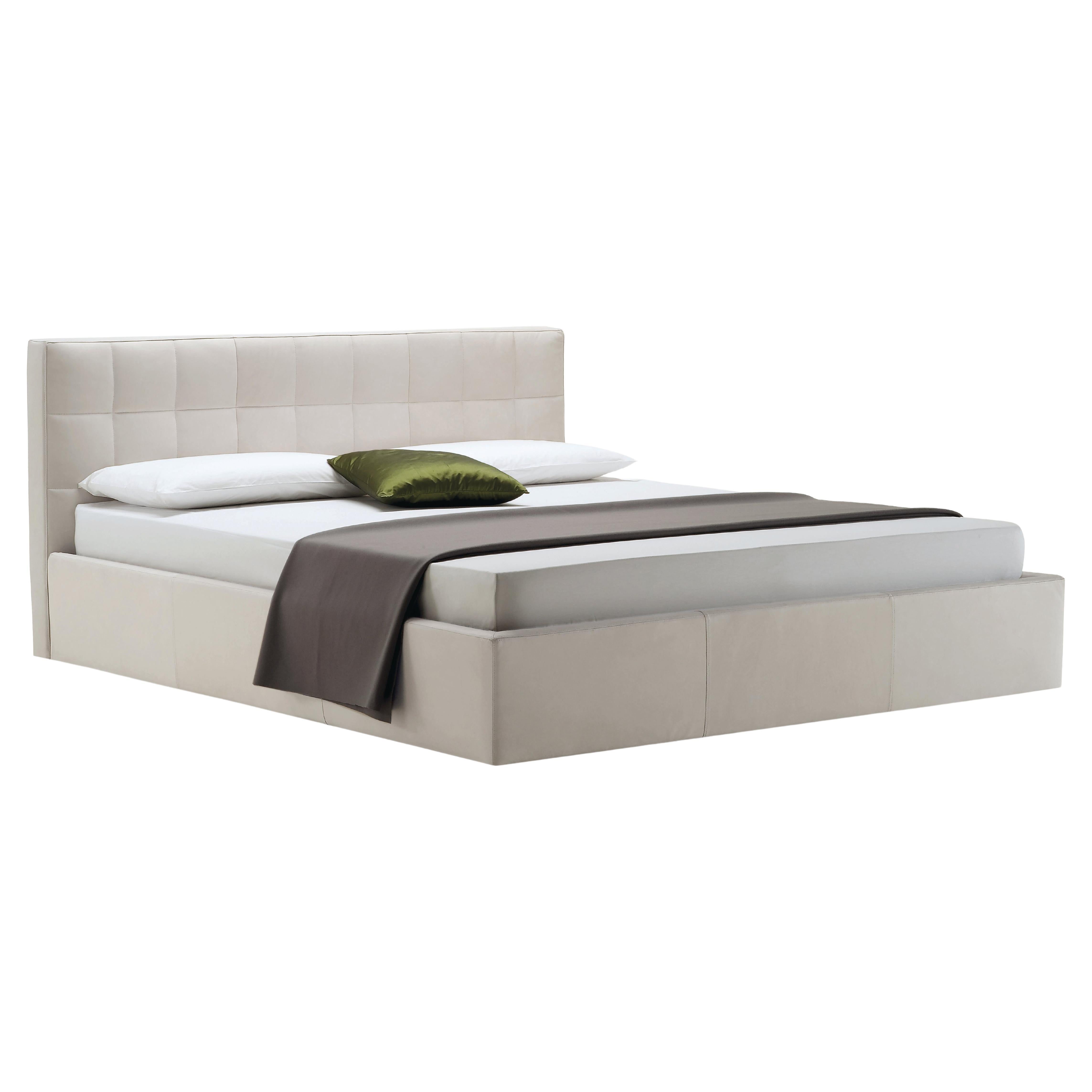 Grand lit Zanotta avec meuble de rangement en tissu beige avec cadre en acier