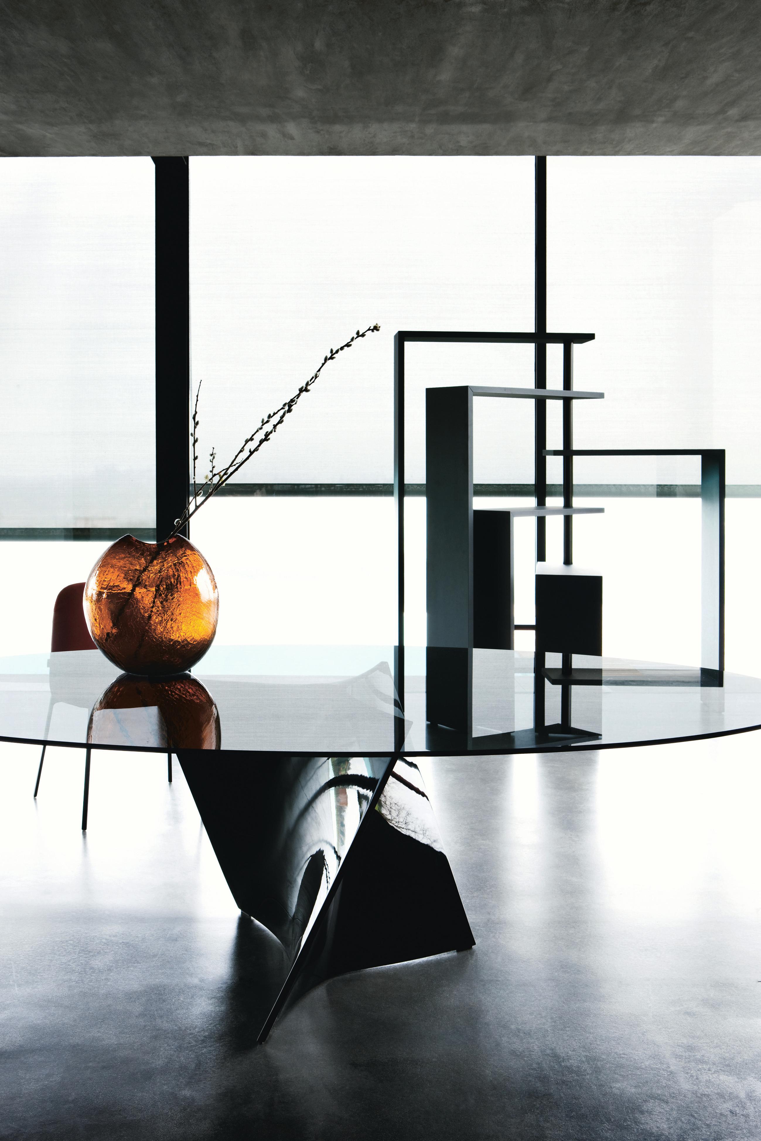 Zanotta Large Elica Table in Clear Glass Top with Black Frame by Prospero Rasulo In New Condition For Sale In Brooklyn, NY