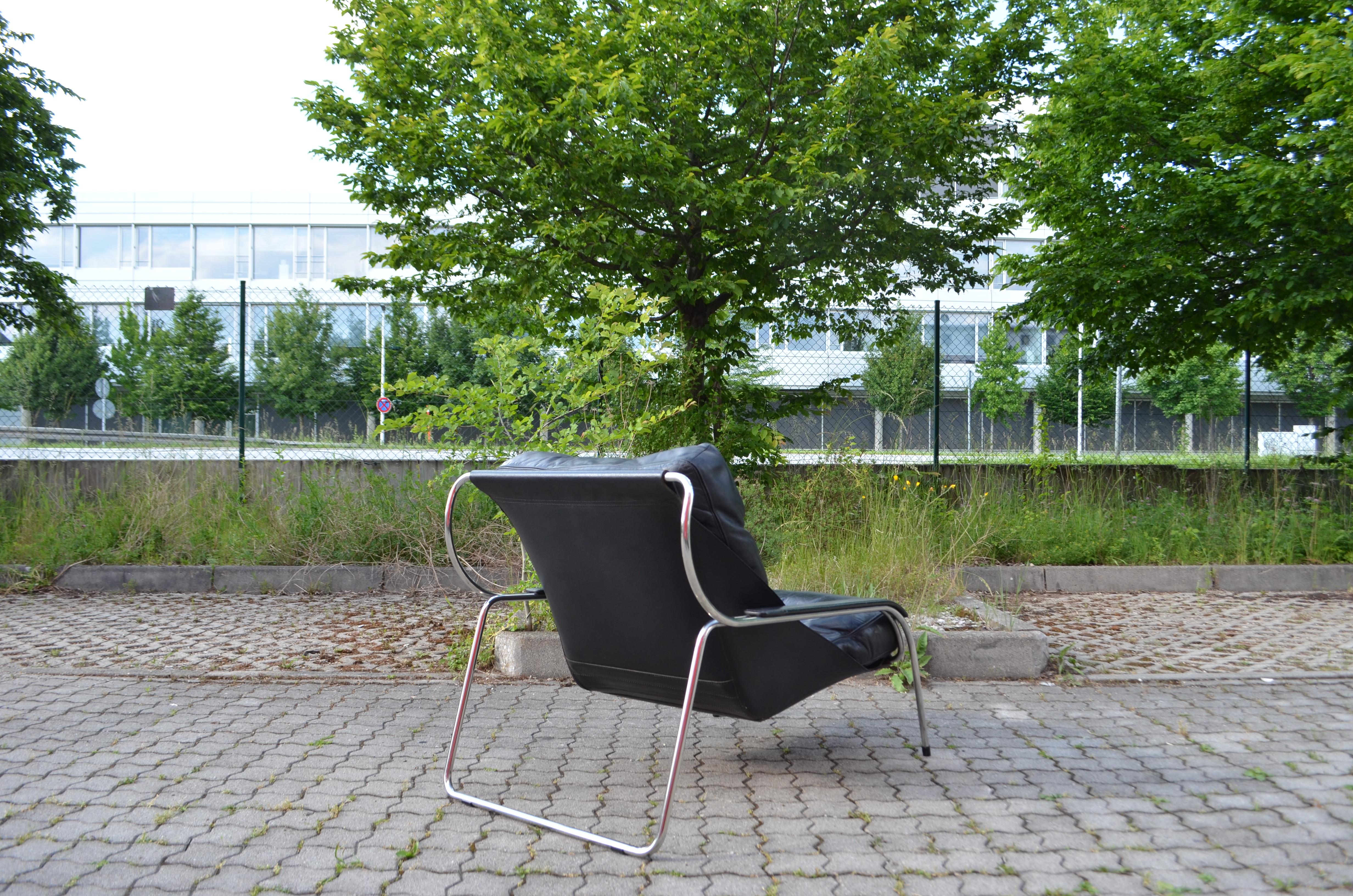 Zanotta Leather Lounge Chair Model Maggiolina Design 1947 by Marco Zanuso For Sale 2