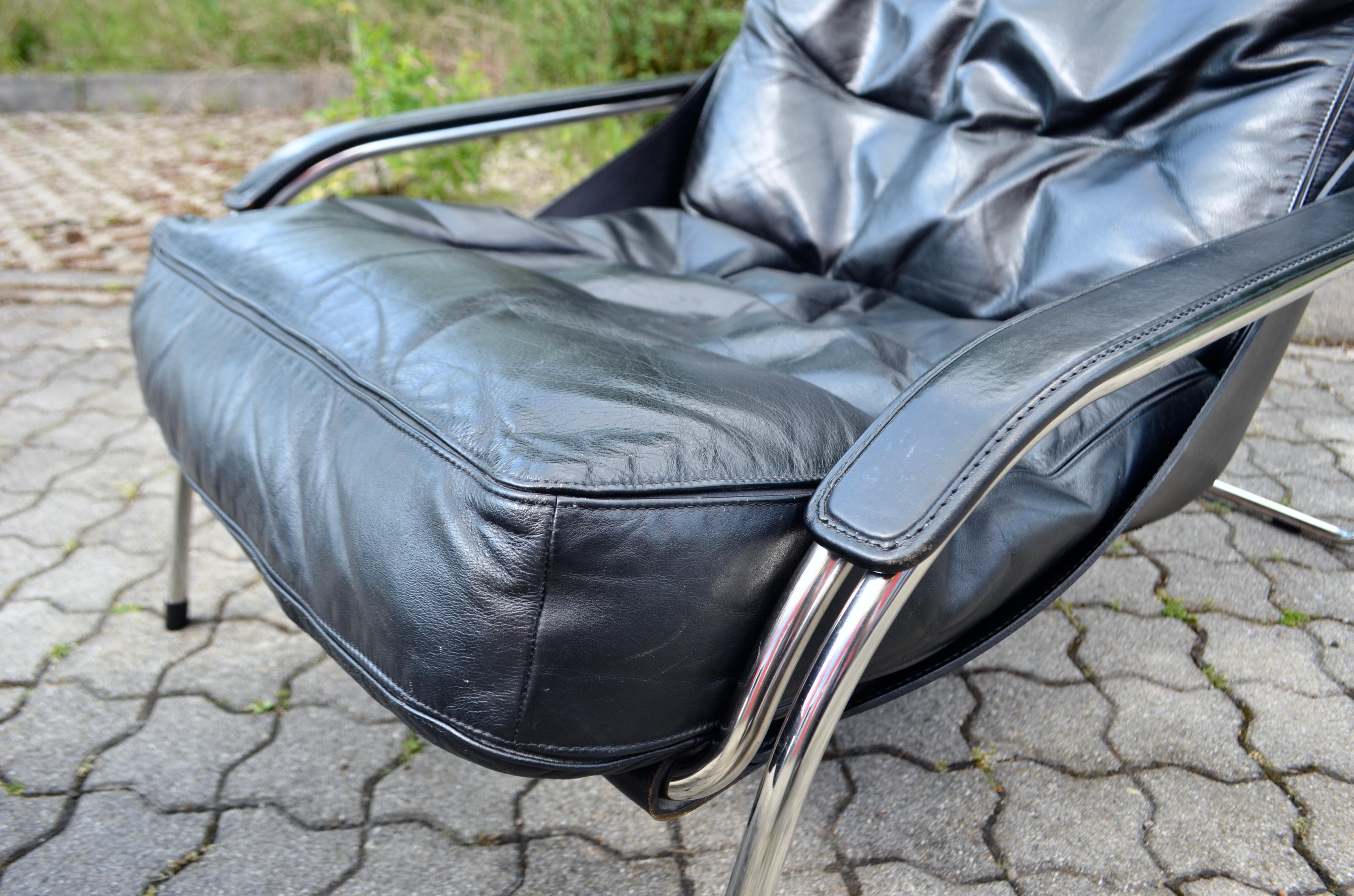 Zanotta Leather Lounge Chair Model Maggiolina Design 1947 by Marco Zanuso For Sale 8