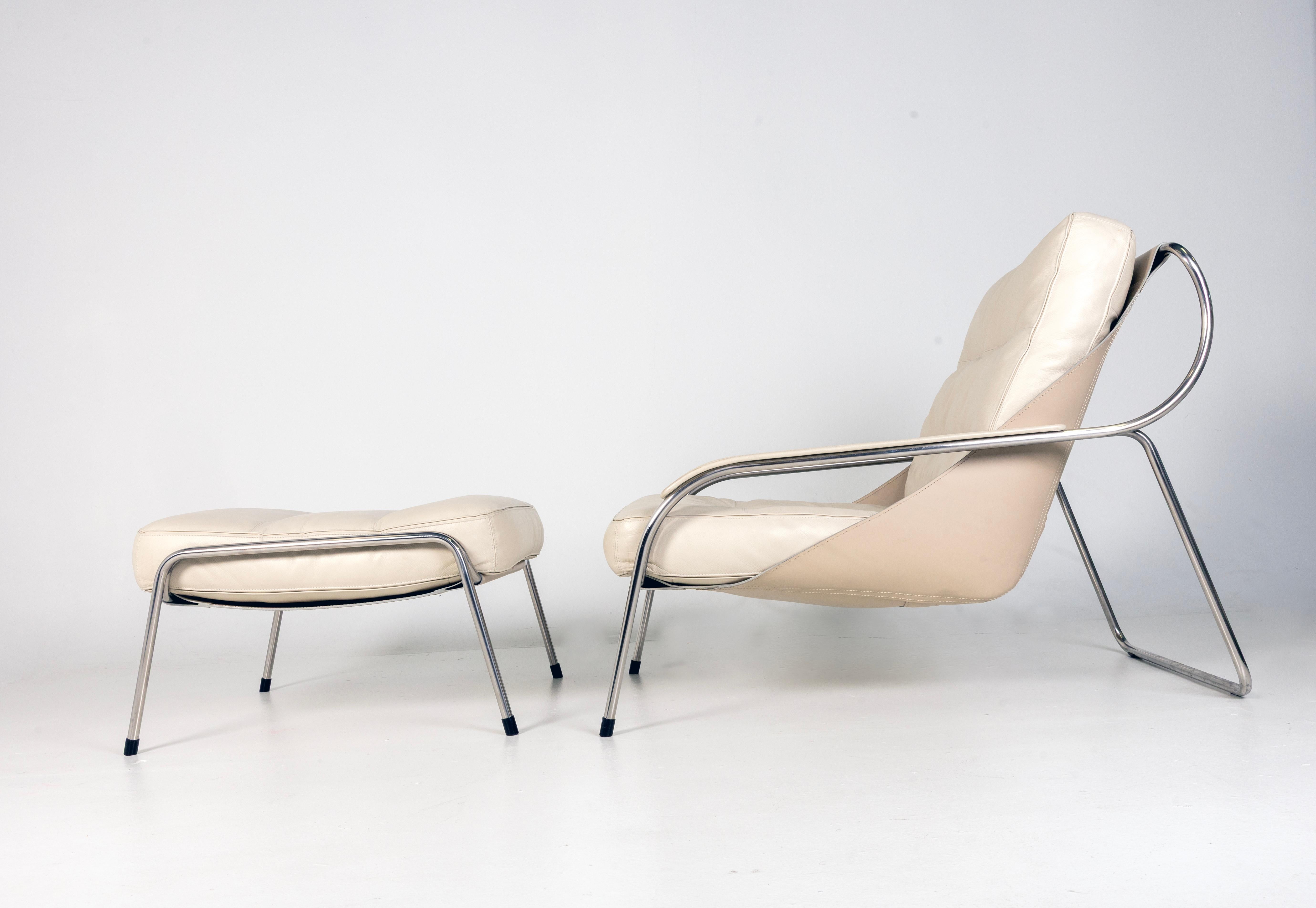 One Maggiolina lounge chair with ottoman designed Marco Zanuso in 1947, steel frame, cowhide sling, goose down, cream leather upholstery.
Made in Italy by Zanotta
We have two sets available. Two chairs and two ottomans in total available. The price