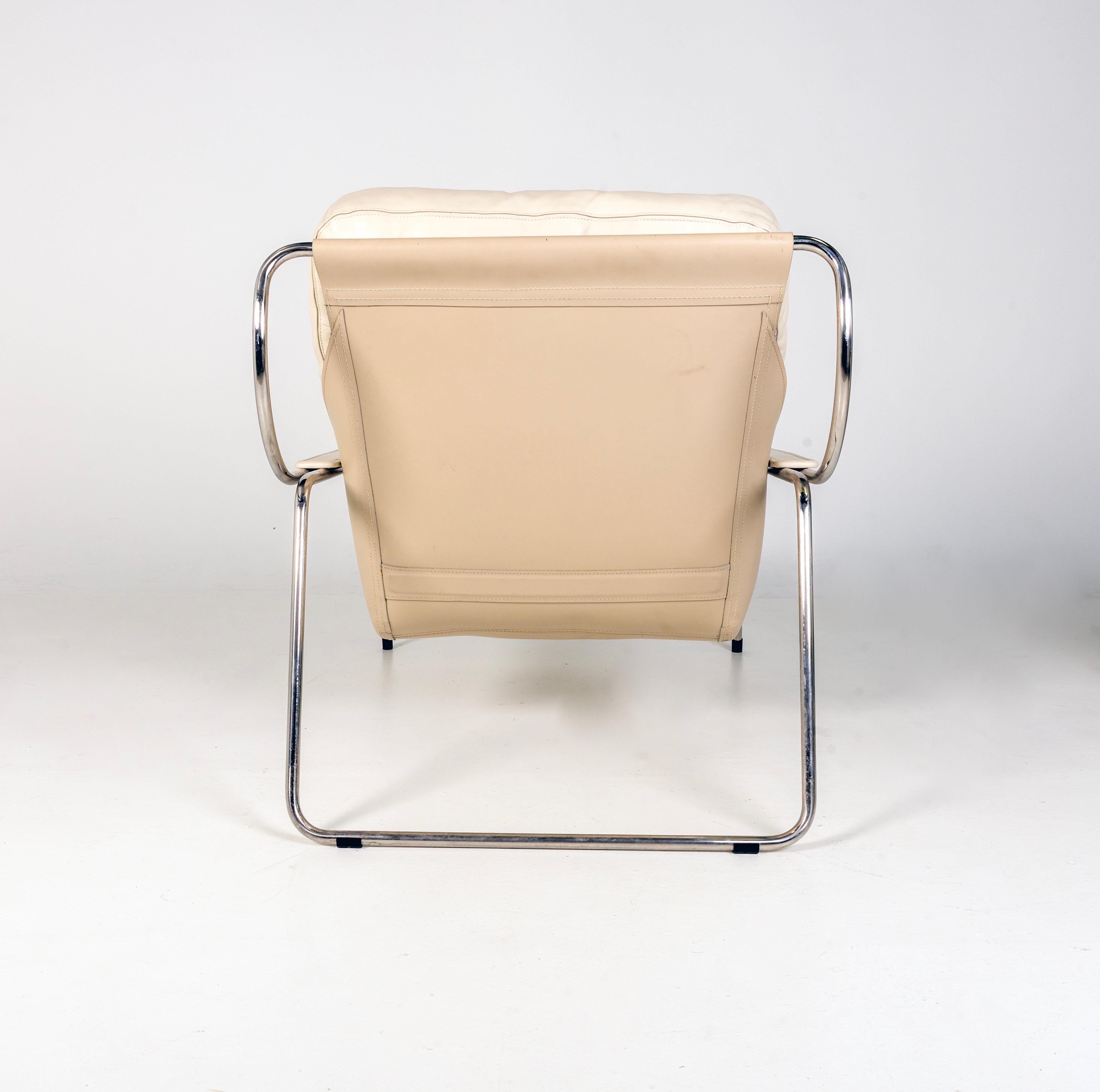 Zanotta Maggiolina Lounge Chair in Cream Leather & Steel Frame by Marco Zanuso In Good Condition For Sale In Miami, FL