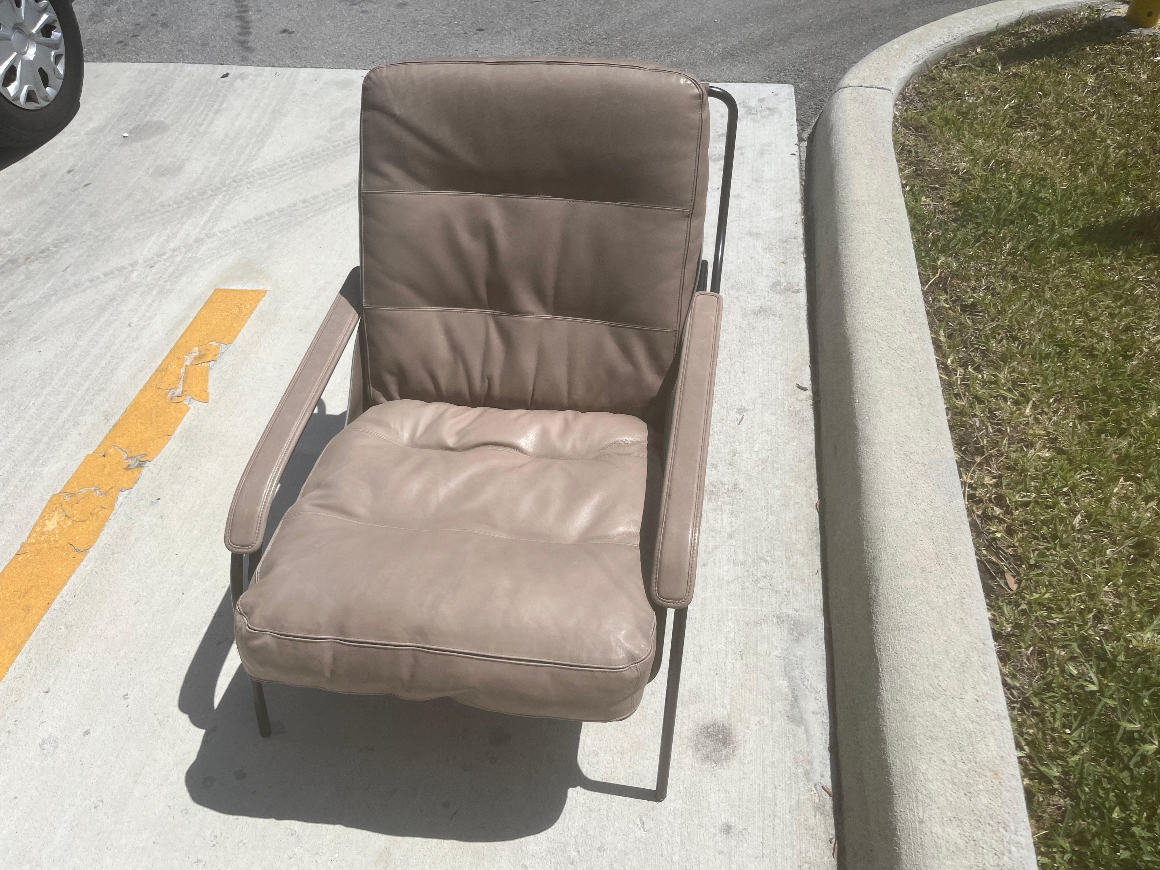 Chaise longue Zanotta Maggiolina en cuir gris et structure en acier par Marco Zanuso en vente 5