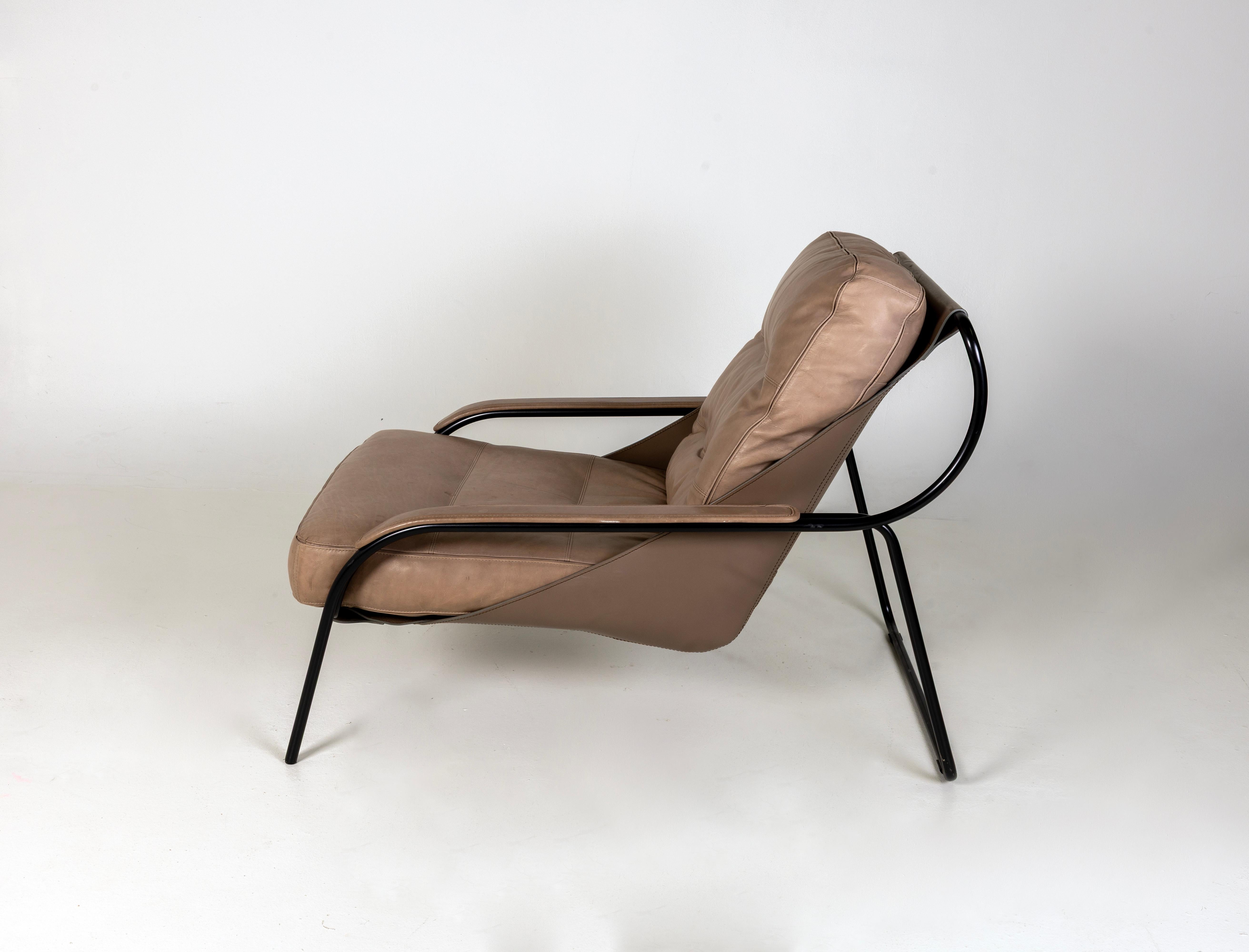 italien Chaise longue Zanotta Maggiolina en cuir gris et structure en acier par Marco Zanuso en vente