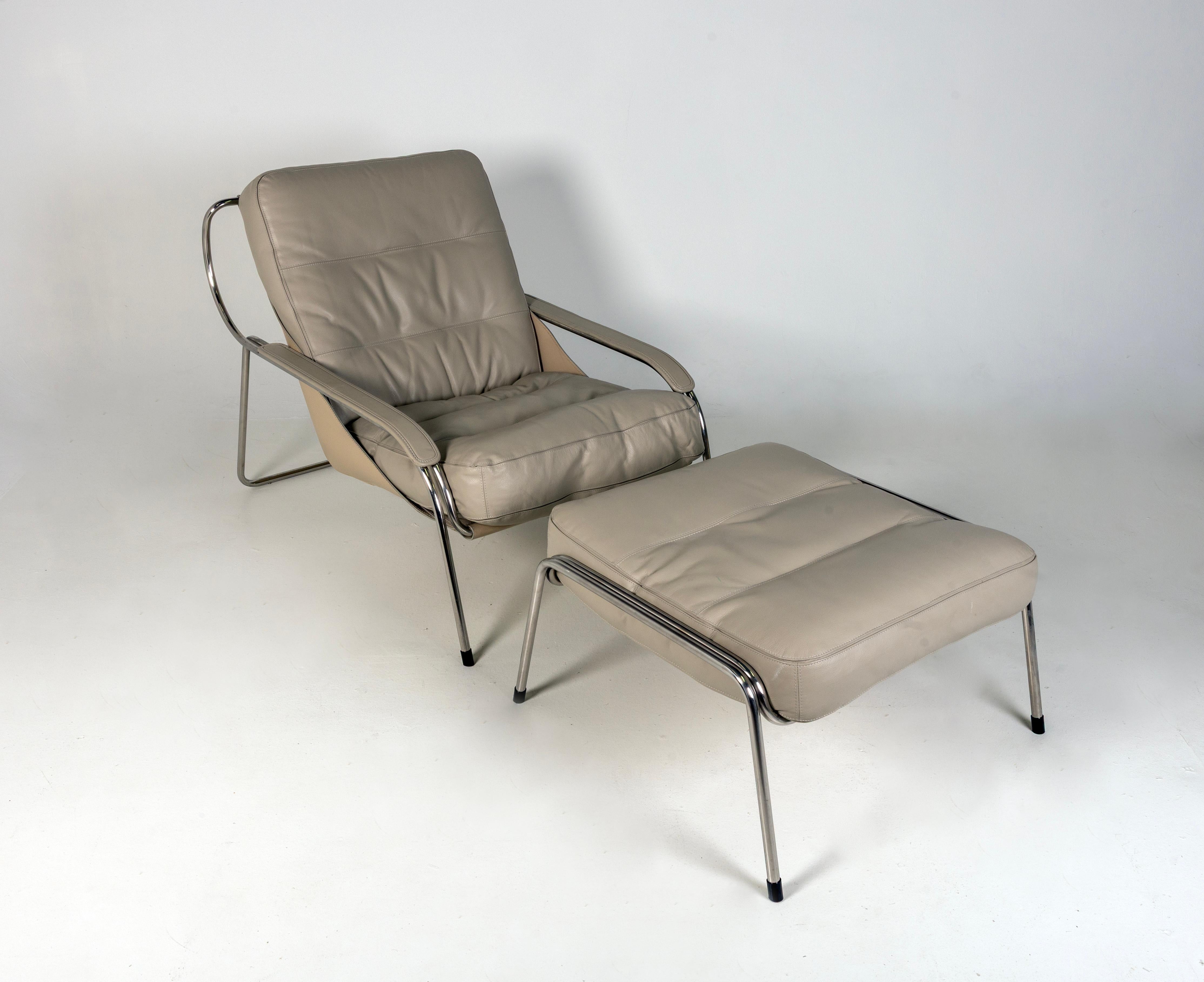 Zanotta Maggiolina Lounge Chair in Gray Leather & Steel Frame by Marco Zanuso In Good Condition For Sale In Miami, FL