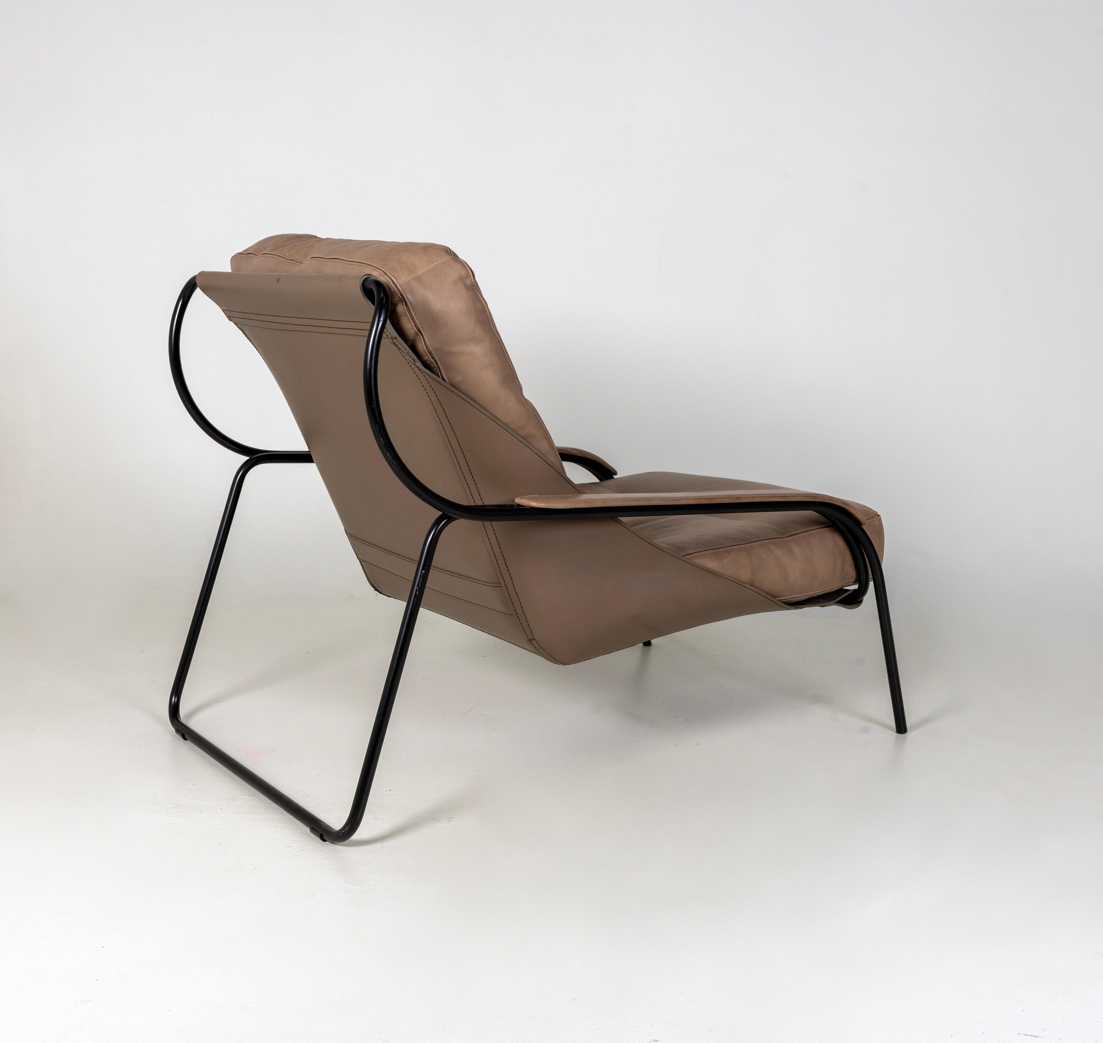 Chaise longue Zanotta Maggiolina en cuir gris et structure en acier par Marco Zanuso Bon état - En vente à Miami, FL