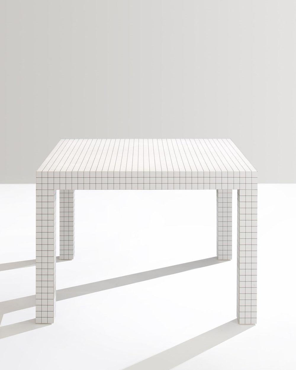 XXIe siècle et contemporain Table Quaderna moyenne/bureau à écrire Zanotta en plastique blanc de Superstudio en vente
