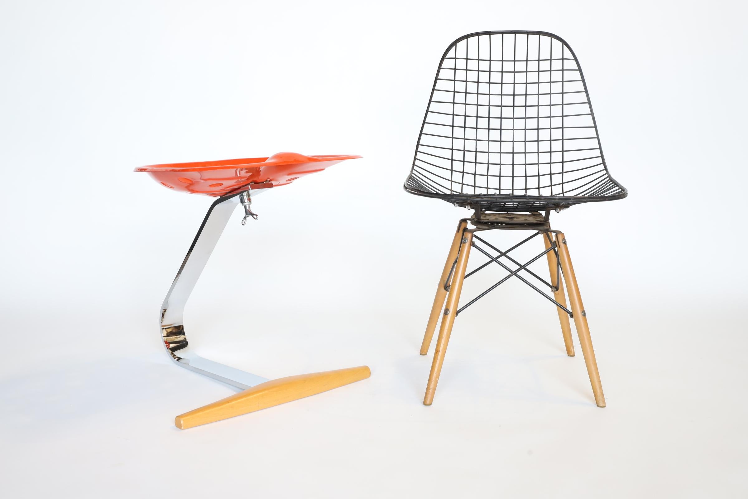 Zanotta Mezzadro Stool in Orange/Red with Steel and Wood Base 5