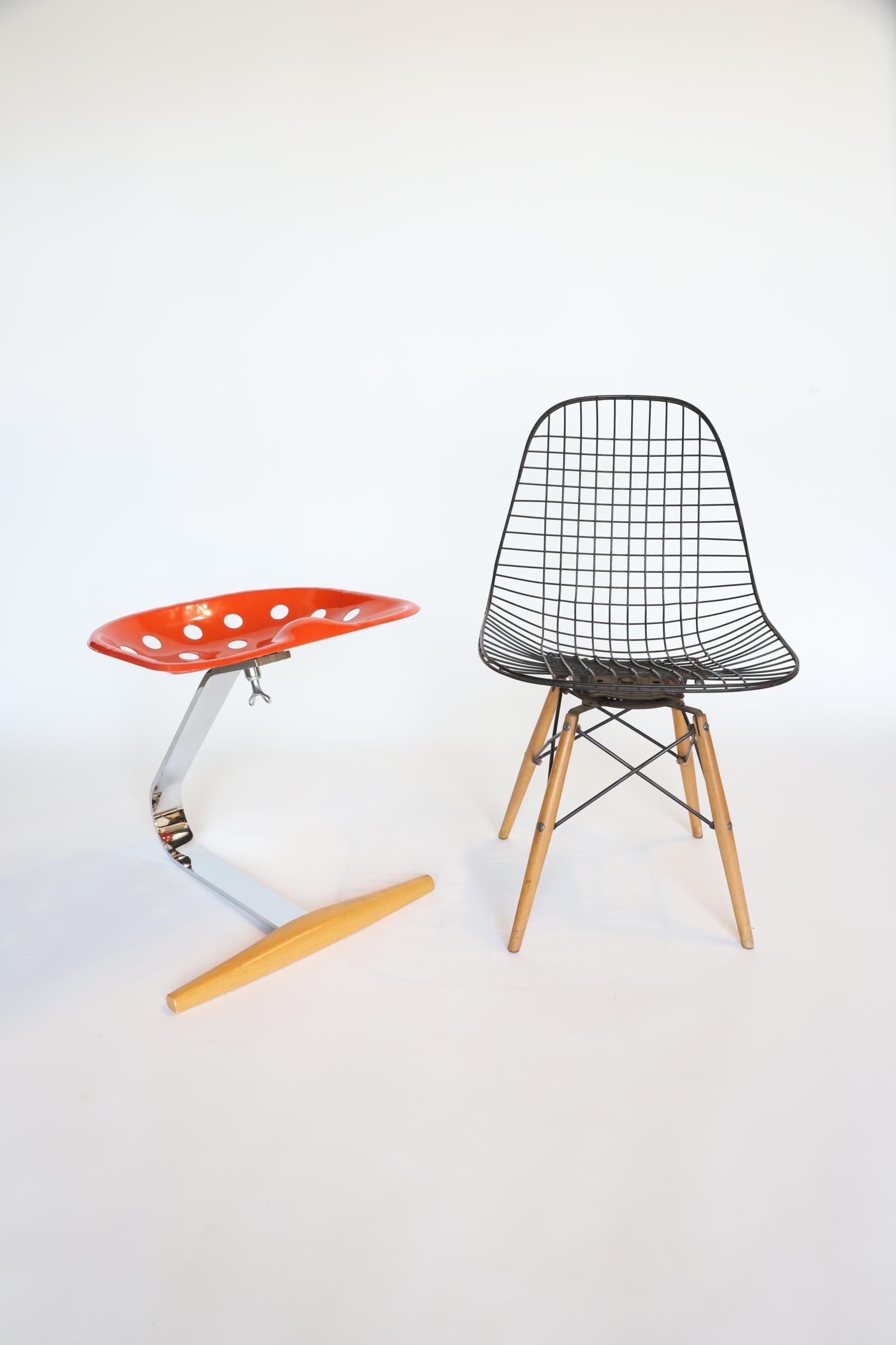 Zanotta Mezzadro Stool in Orange/Red with Steel and Wood Base 9