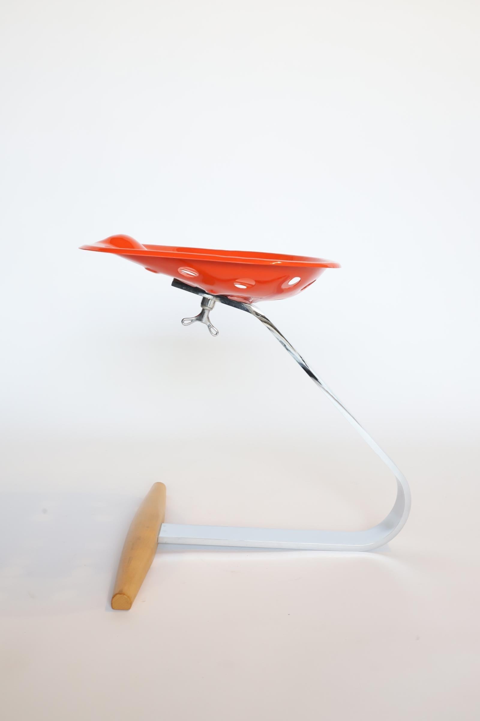 XXIe siècle et contemporain Tabouret Zanotta Mezzadro orange/rouge avec base en acier et bois