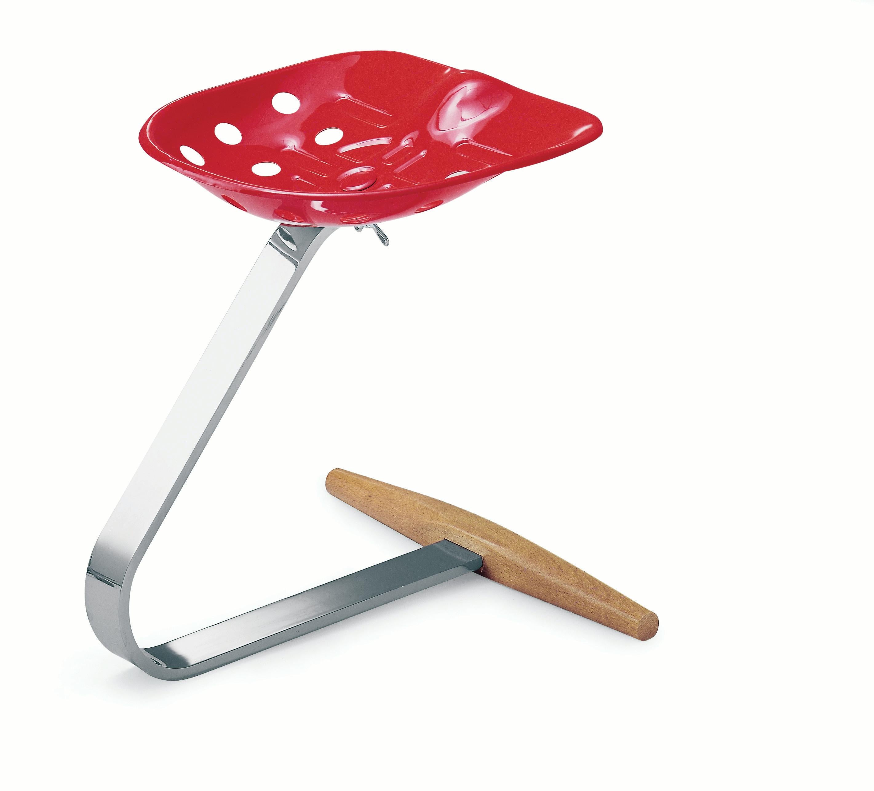 Zanotta Mezzadro Stool in Red with Chromium Plated Steel Stem & Beech Base

Chromium-plated steel stem. Seat lacquered in the colours: orange, red, yellow, white or black. Footrest in steam-treated beech, natural colour.

How great those years