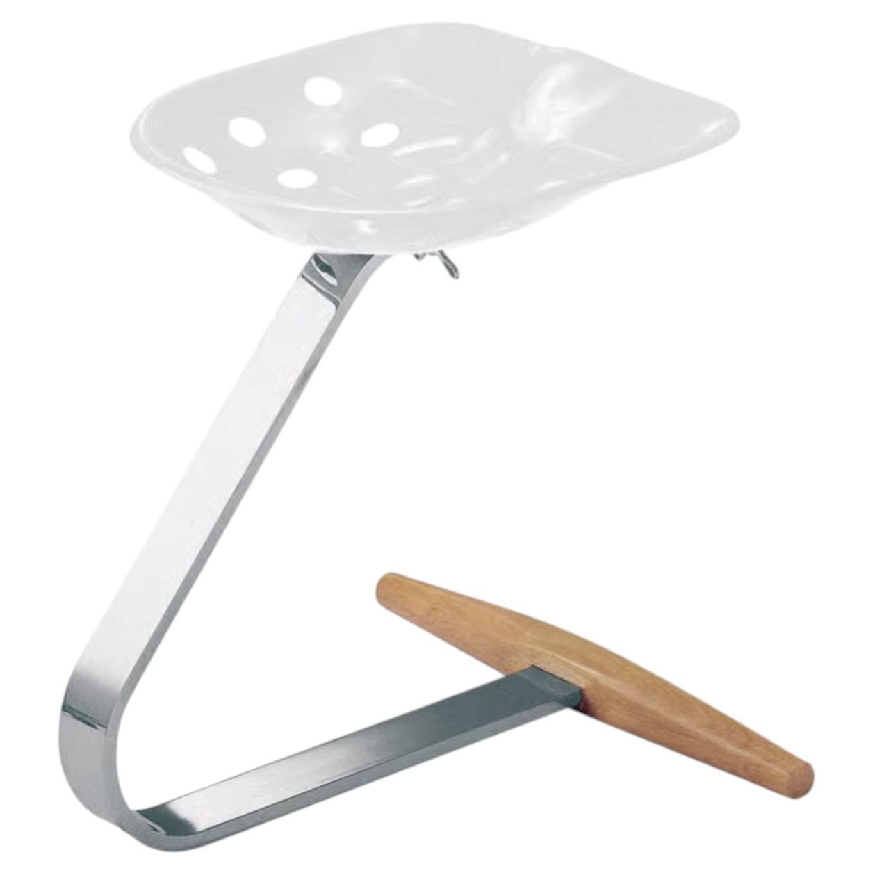 Zanotta Mezzadro Stool in White with Chromium Plated Steel Steele & Beech Base (Tabouret Mezzadro en blanc avec tige en acier chromé et base en hêtre)