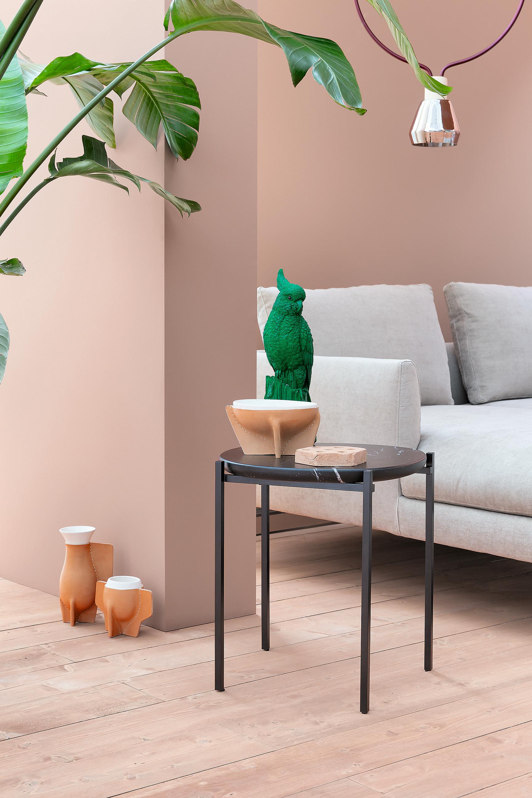 italien Petite table Zanotta Niobe avec plateau en marbre de Carrare blanc par Federica Capitani en vente