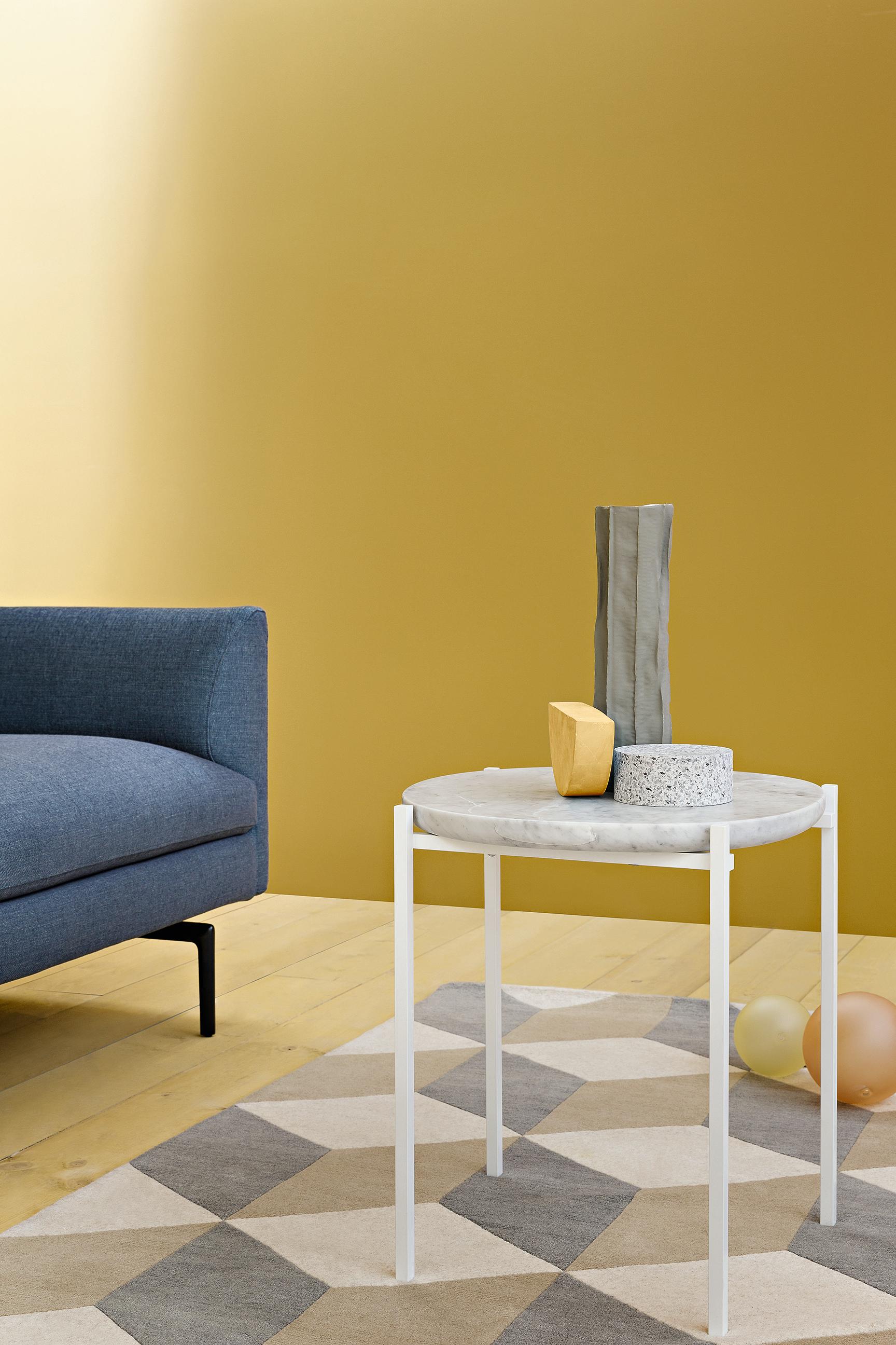 XXIe siècle et contemporain Petite table Zanotta Niobe avec plateau en marbre de Carrare blanc par Federica Capitani en vente