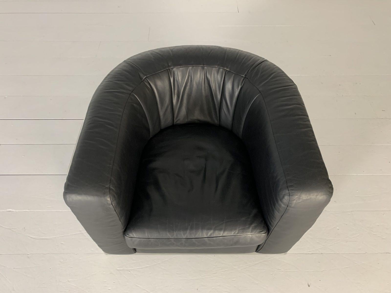 Contemporary Zanotta “Onda” Armchair, in Black “Scozia” Leather and Chrome