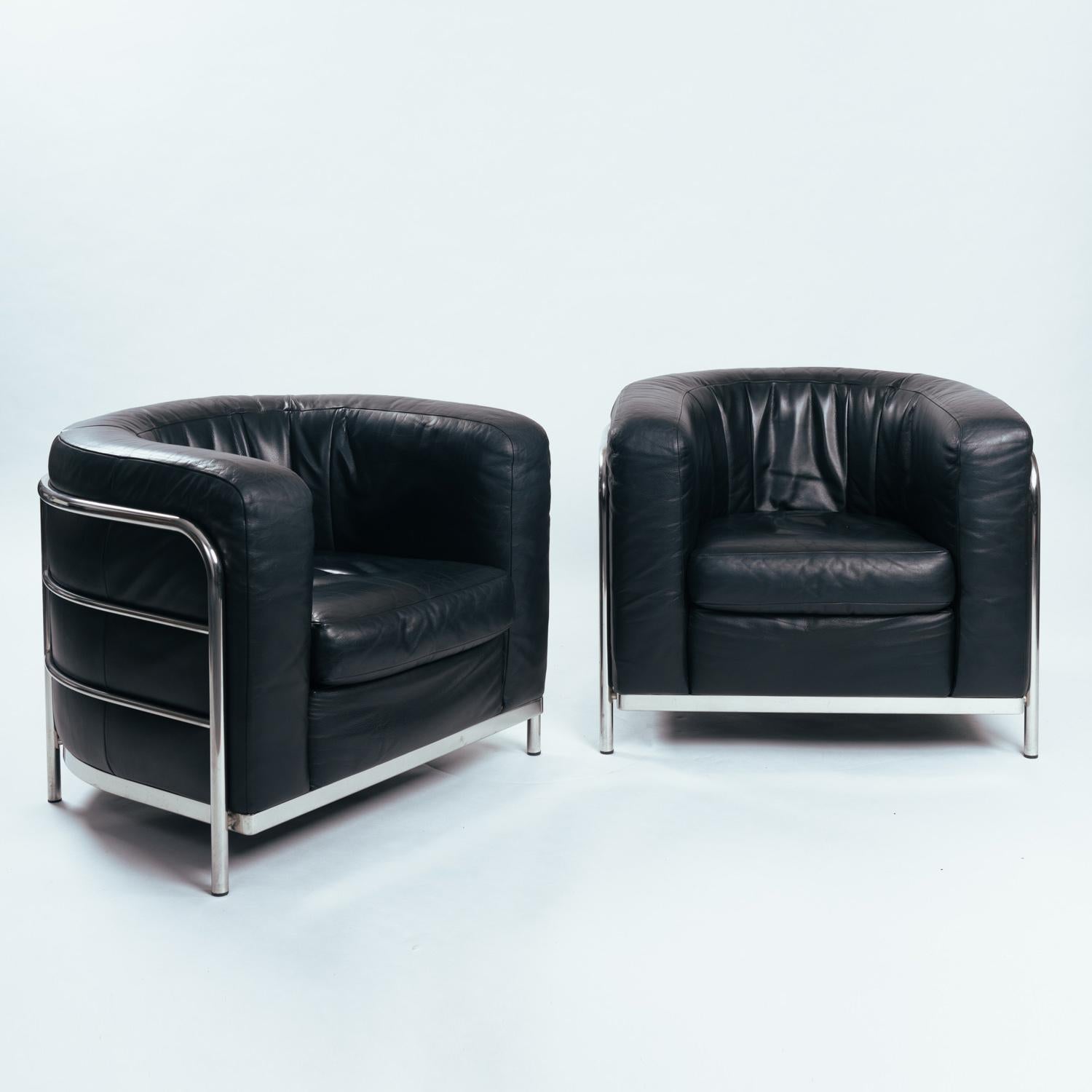 De Pas, D’Urbino and Lomazzi for Zanotta, pair of curved lounge chairs, model 'Onda', matte black leather, high polish chrome, Italy, 1985.

Very comfortable. Tubular steel, black leather. Very nice general condition 80s design. Solid and stable.
