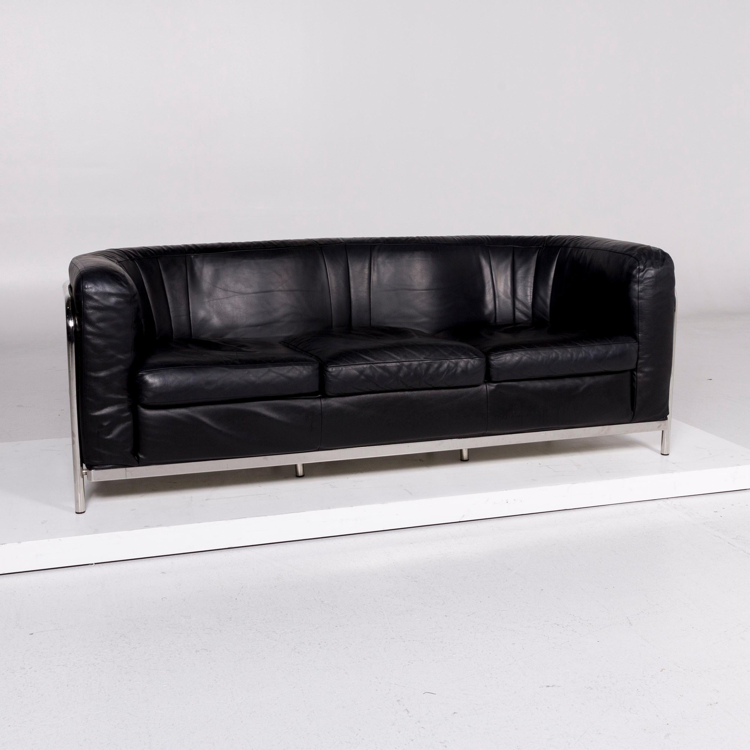 We bring to you a Zanotta Onda leather sofa black three-seat Gionatan de Pas Couch.

 
 Product measurements in centimeters:
 
Depth 83
Width 197
Height 71
Seat-height 44
Rest-height 71
Seat-depth 59
Seat-width 154
Back-height 28.