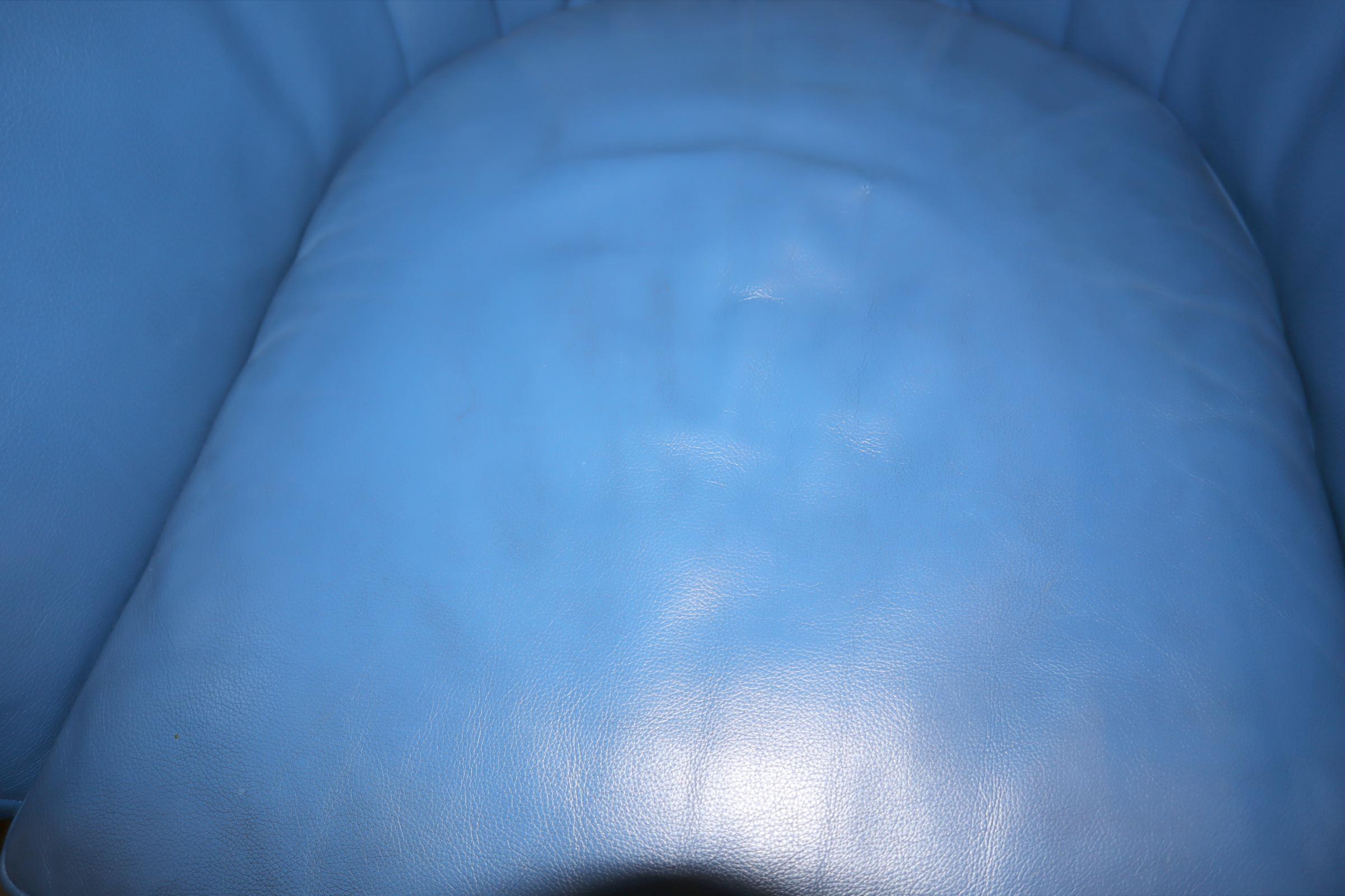 Paire de fauteuils Zanotta Onda en cuir bleu par De Pas, D'urbino en vente 4