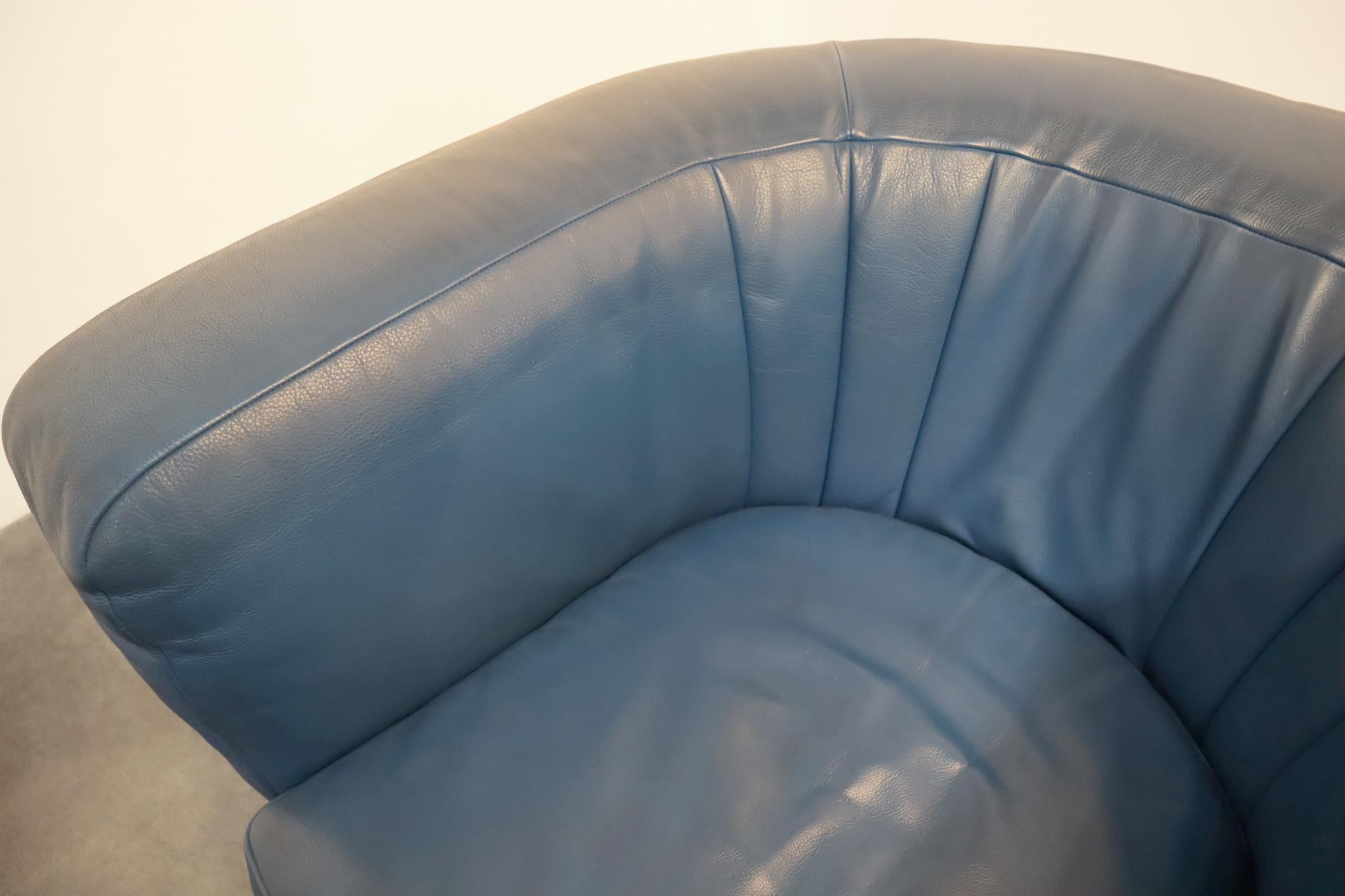 Paire de fauteuils Zanotta Onda en cuir bleu par De Pas, D'urbino en vente 5