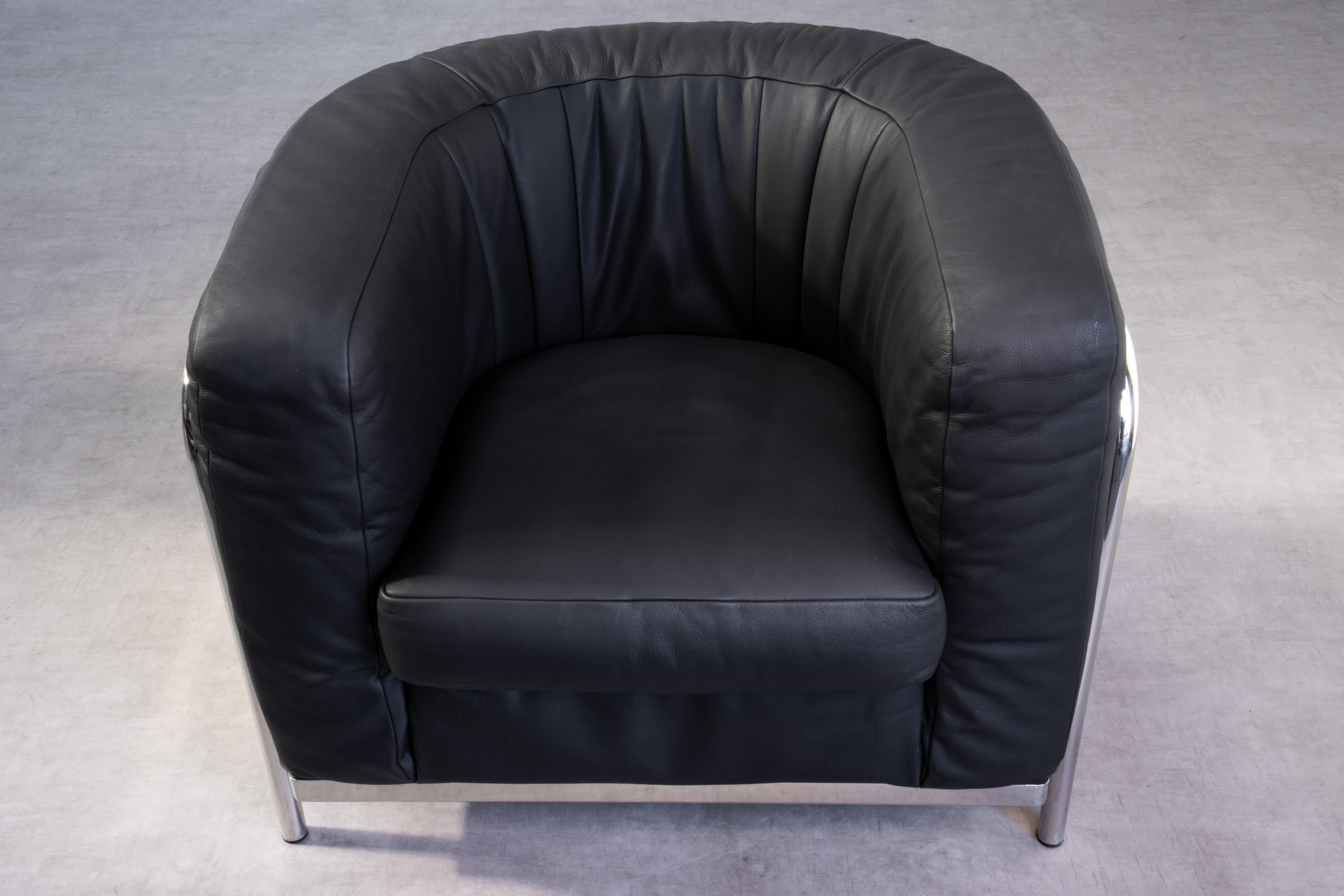 Zanotta Onda Pair of Armchairs in Matte Black Leather Chrome by De Pas, D'urbino For Sale 7