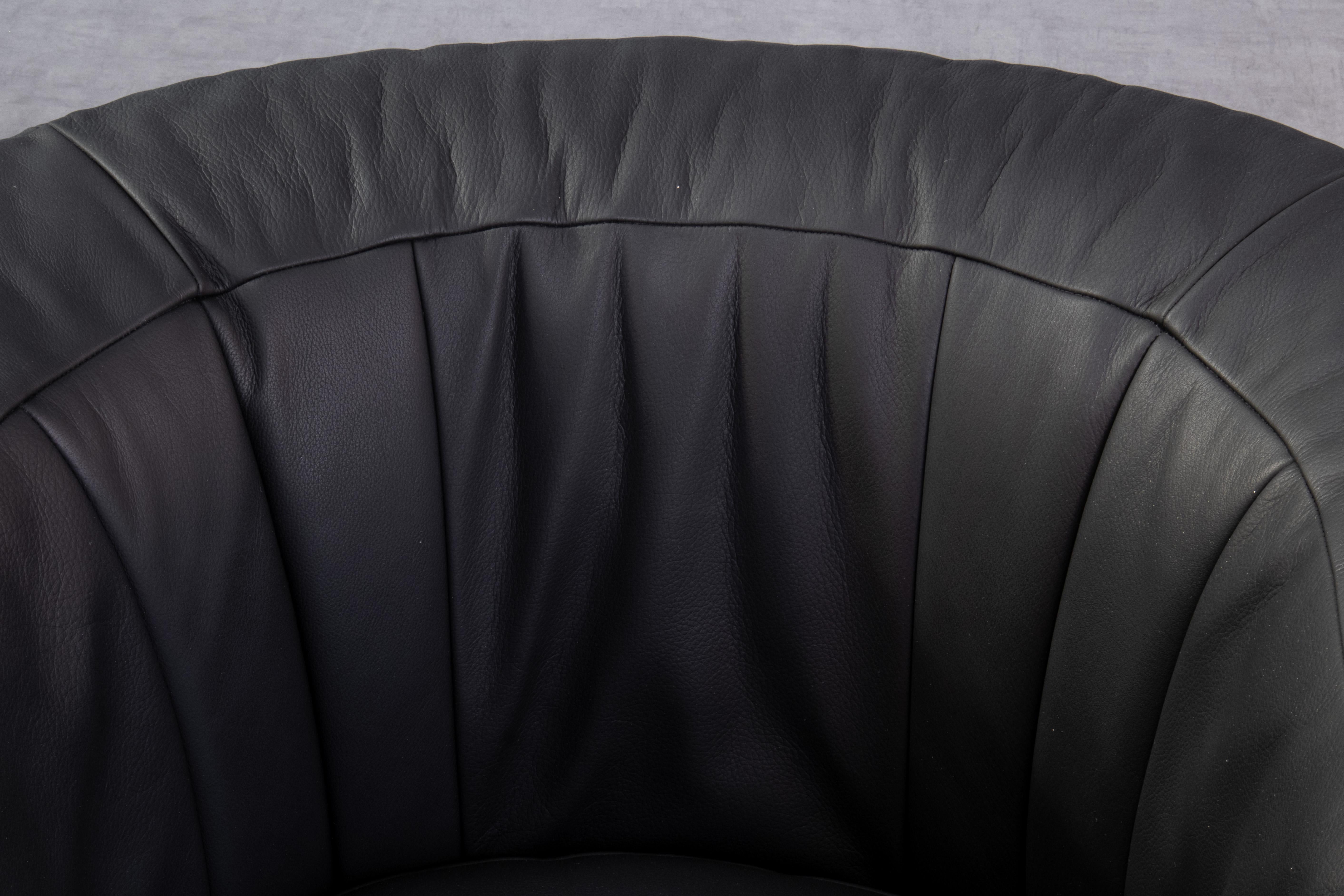 Zanotta Onda Pair of Armchairs in Matte Black Leather Chrome by De Pas, D'urbino For Sale 8
