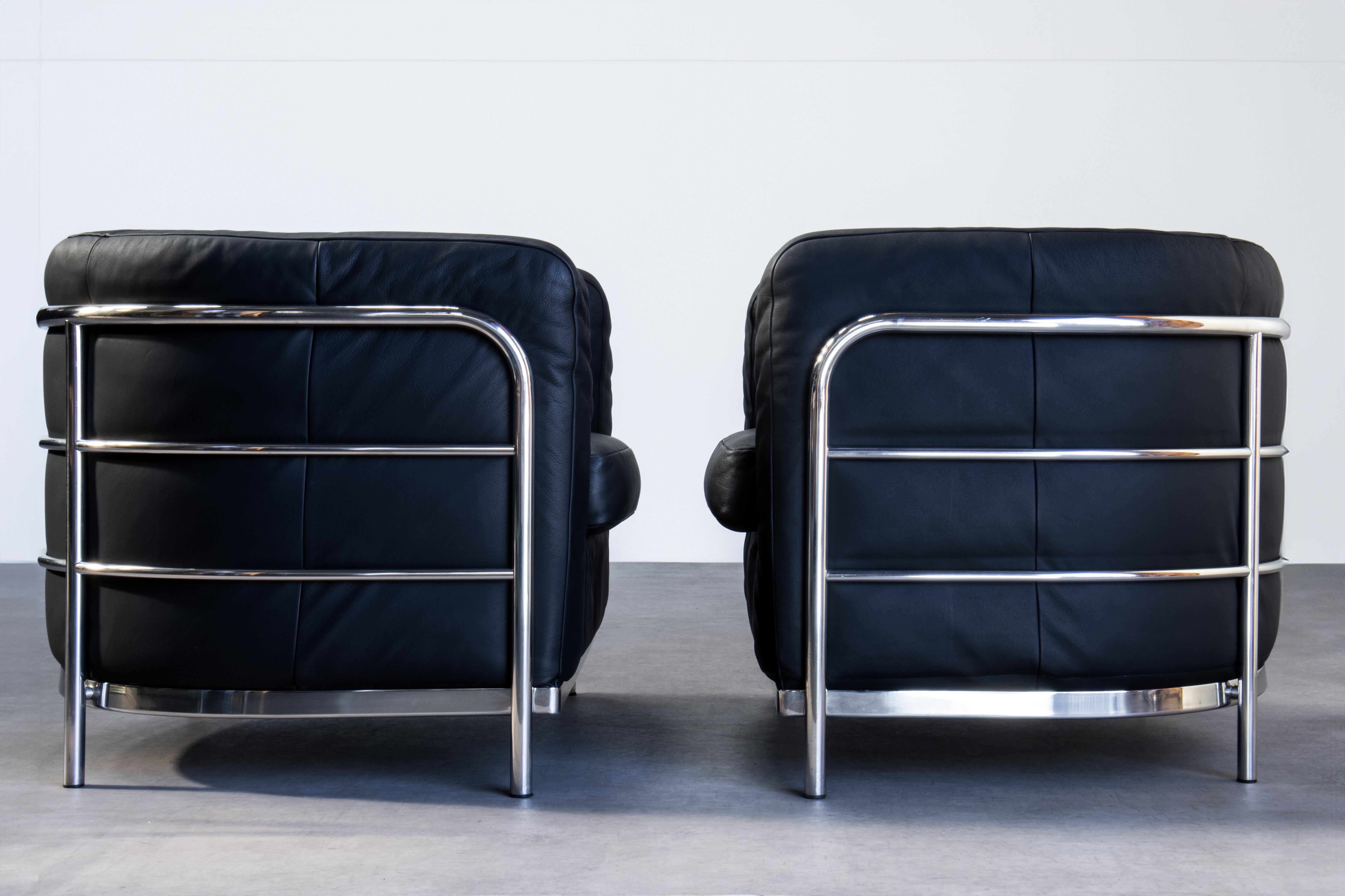 Bauhaus Zanotta Onda Pair of Armchairs in Matte Black Leather Chrome by De Pas, D'urbino For Sale