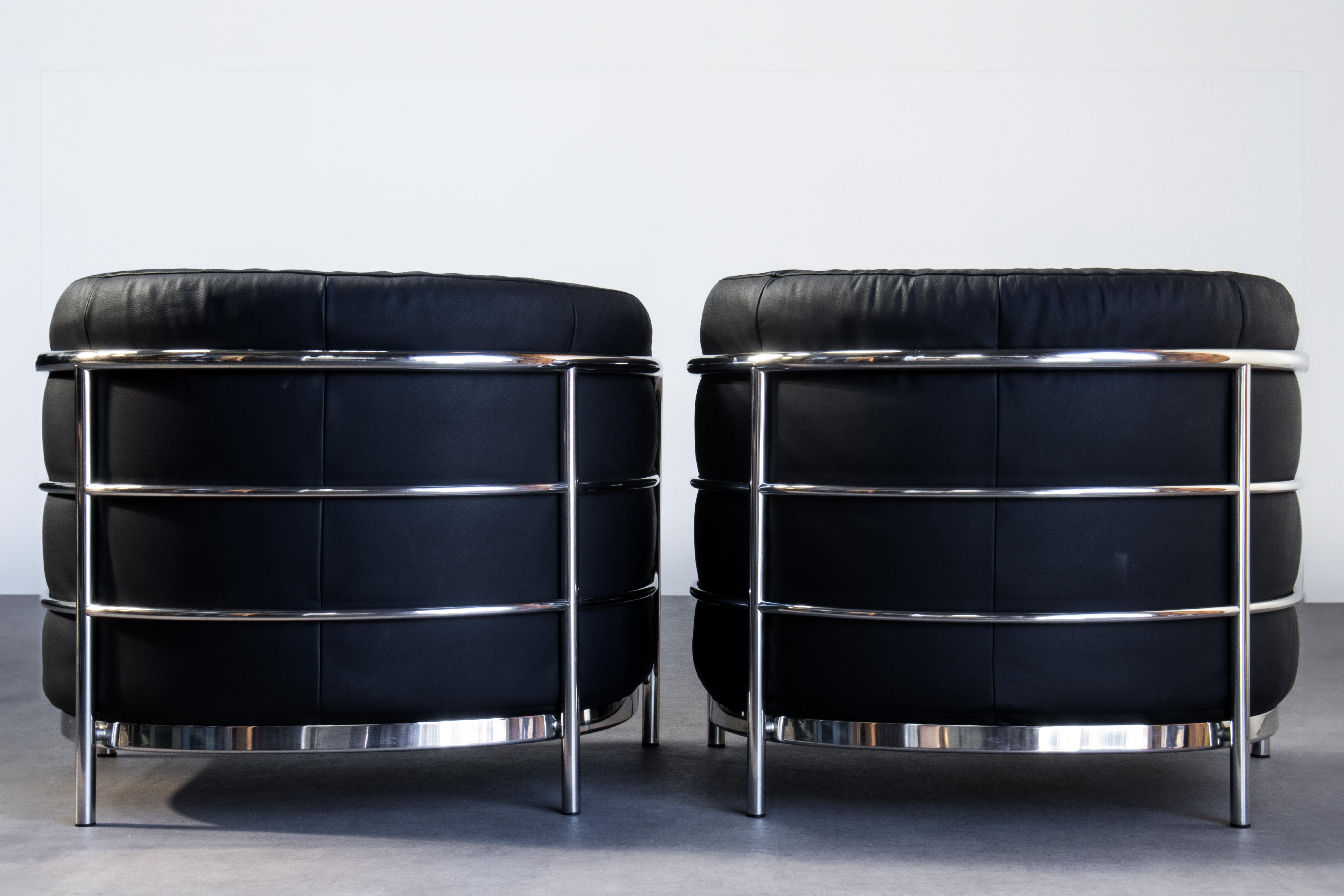 Italian Zanotta Onda Pair of Armchairs in Matte Black Leather Chrome by De Pas, D'urbino For Sale