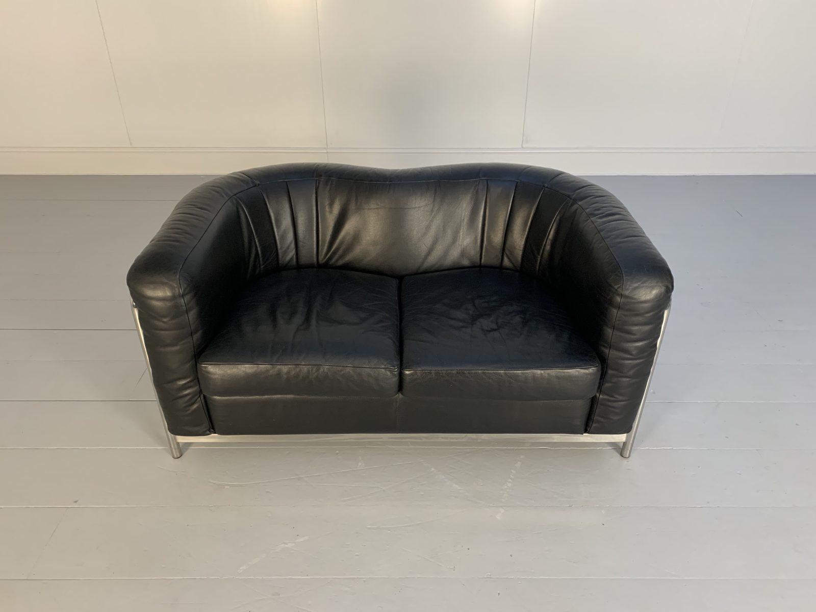 Zanotta “Onda” Sofa – 2-Seat – in Black “Scozia” Leather and Chrome In Good Condition For Sale In Barrowford, GB