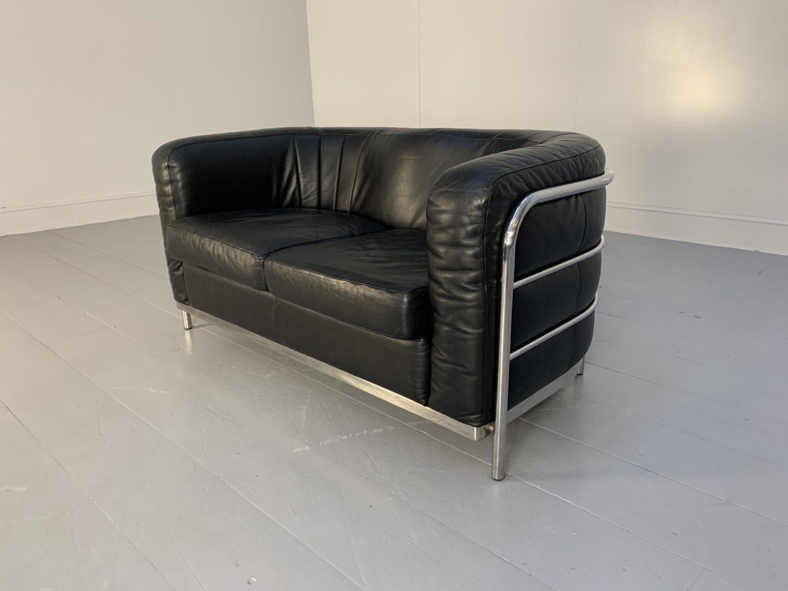 Contemporary Zanotta “Onda” Sofa – 2-Seat – in Black “Scozia” Leather and Chrome For Sale